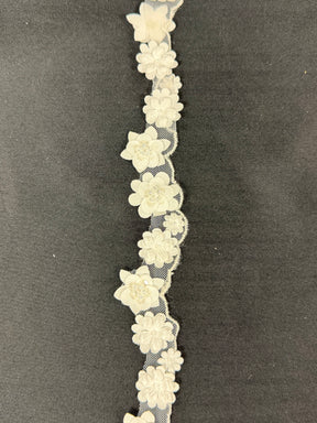 Elfenbeinfarbene 3D-Blütenspitzenborte – T888