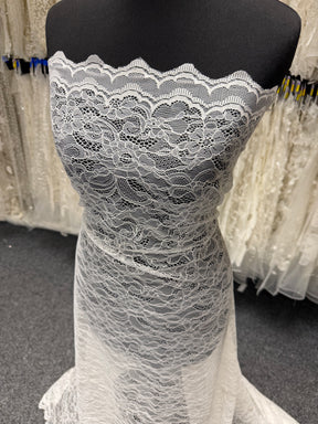 Pale Ivory Raschel Lace - P412