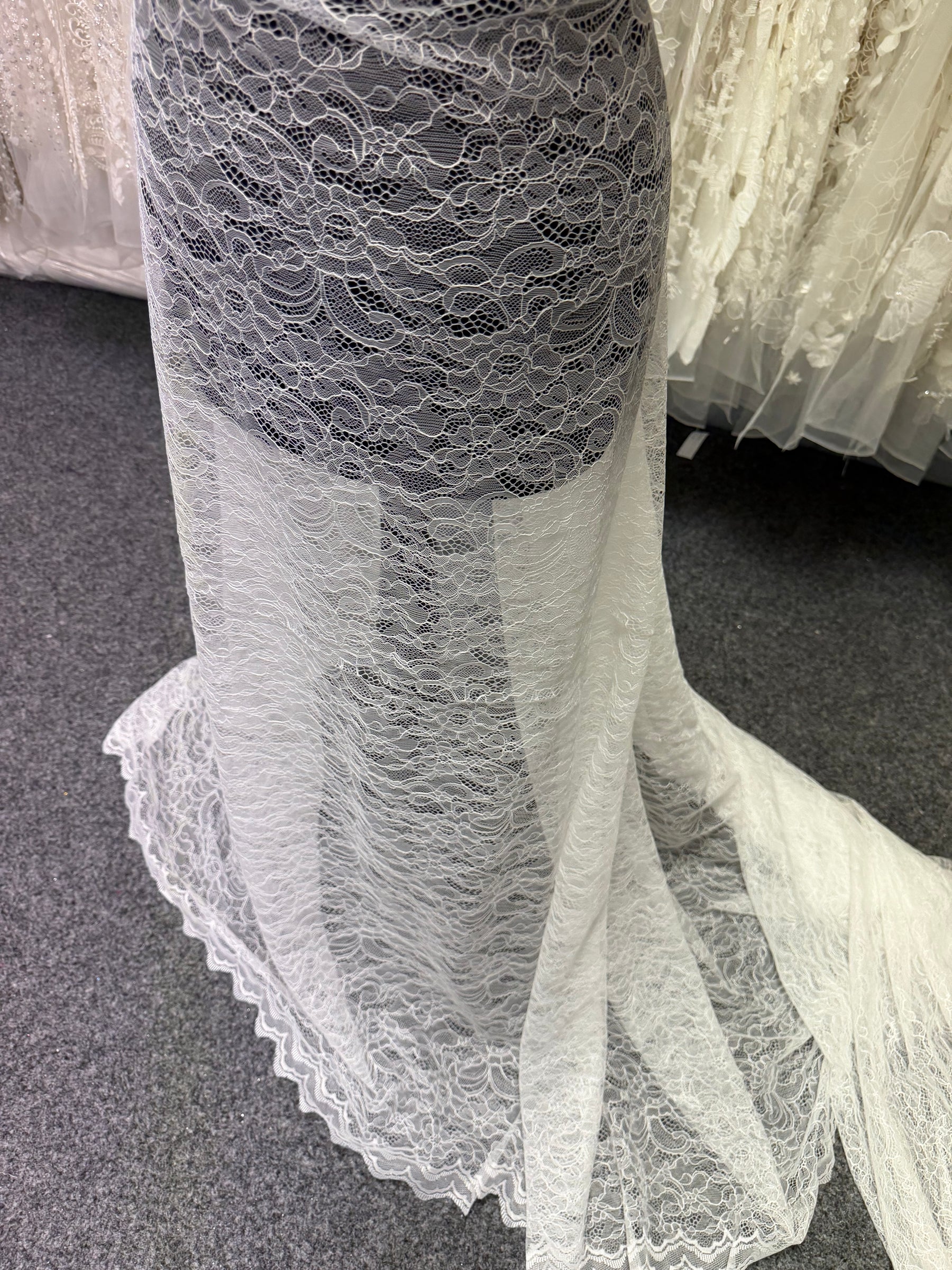 Pale Ivory Raschel Lace - P412
