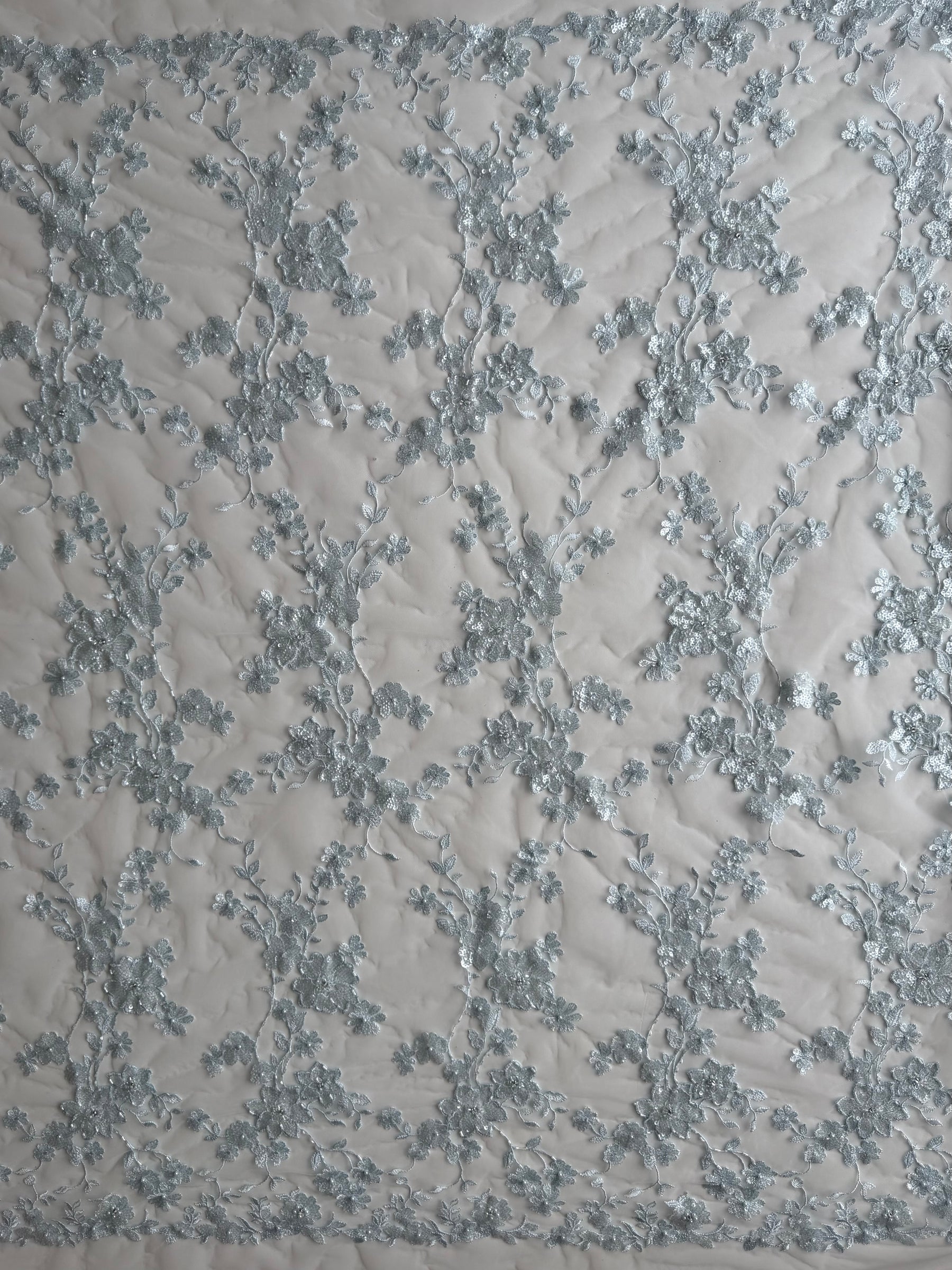 Babyblau bestickter Perlen-Tüll - EB1090