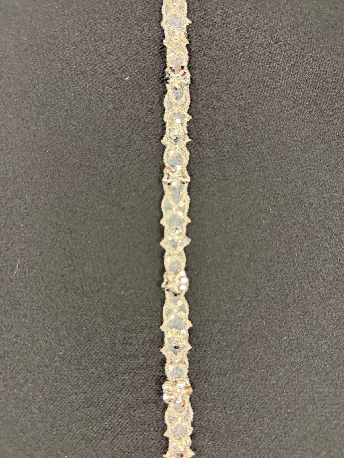 Silberne Perlen-Pailletten-Borte - T148