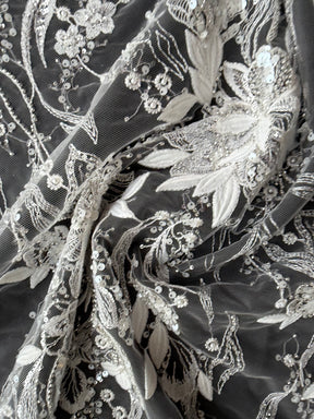 Elfenbein/Silber bestickter Perlen-Tüll – EB1098