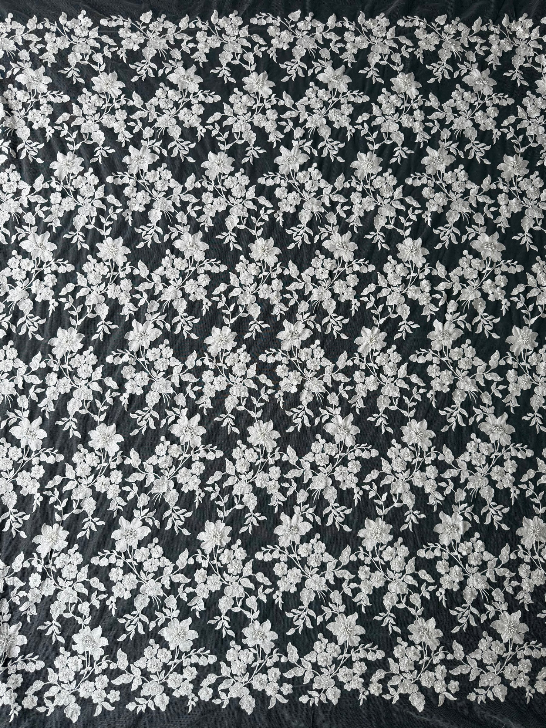 Elfenbein bestickter Perlen-Tüll – EB1083