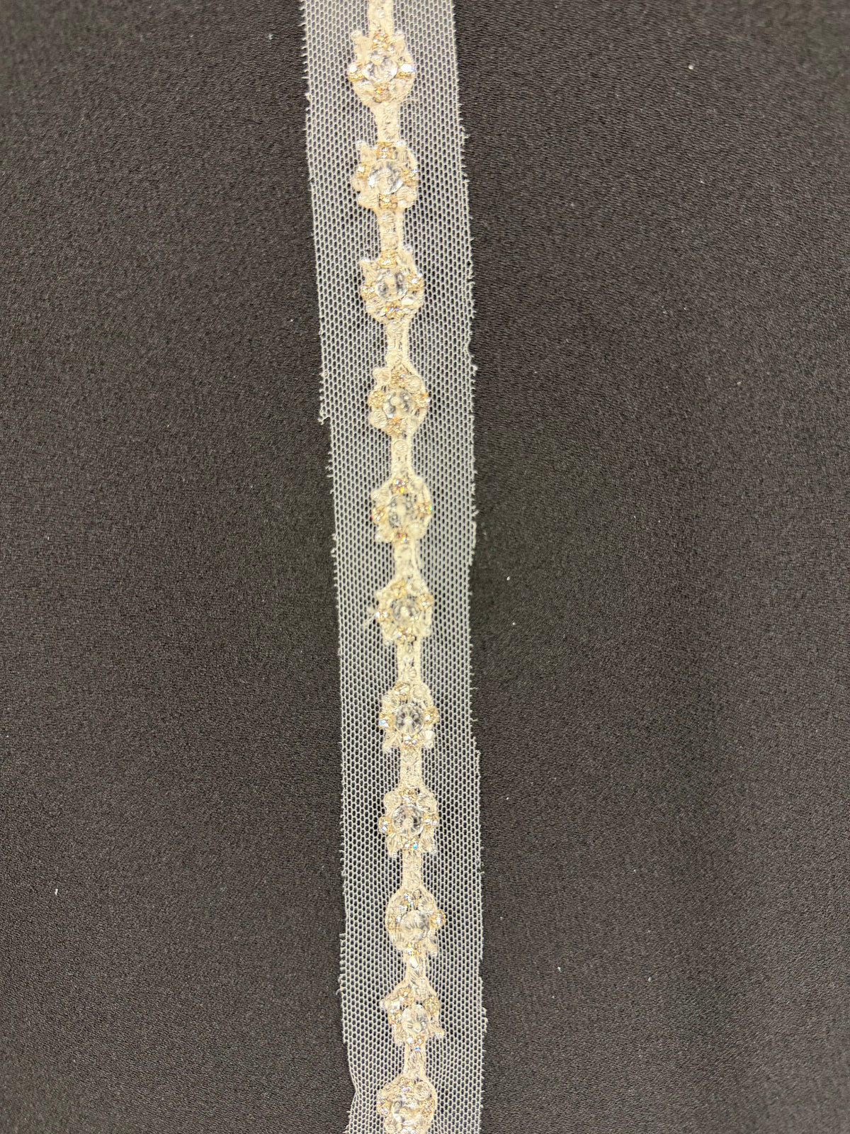 Elfenbeinfarbene Kristallperlen-Borte - T193