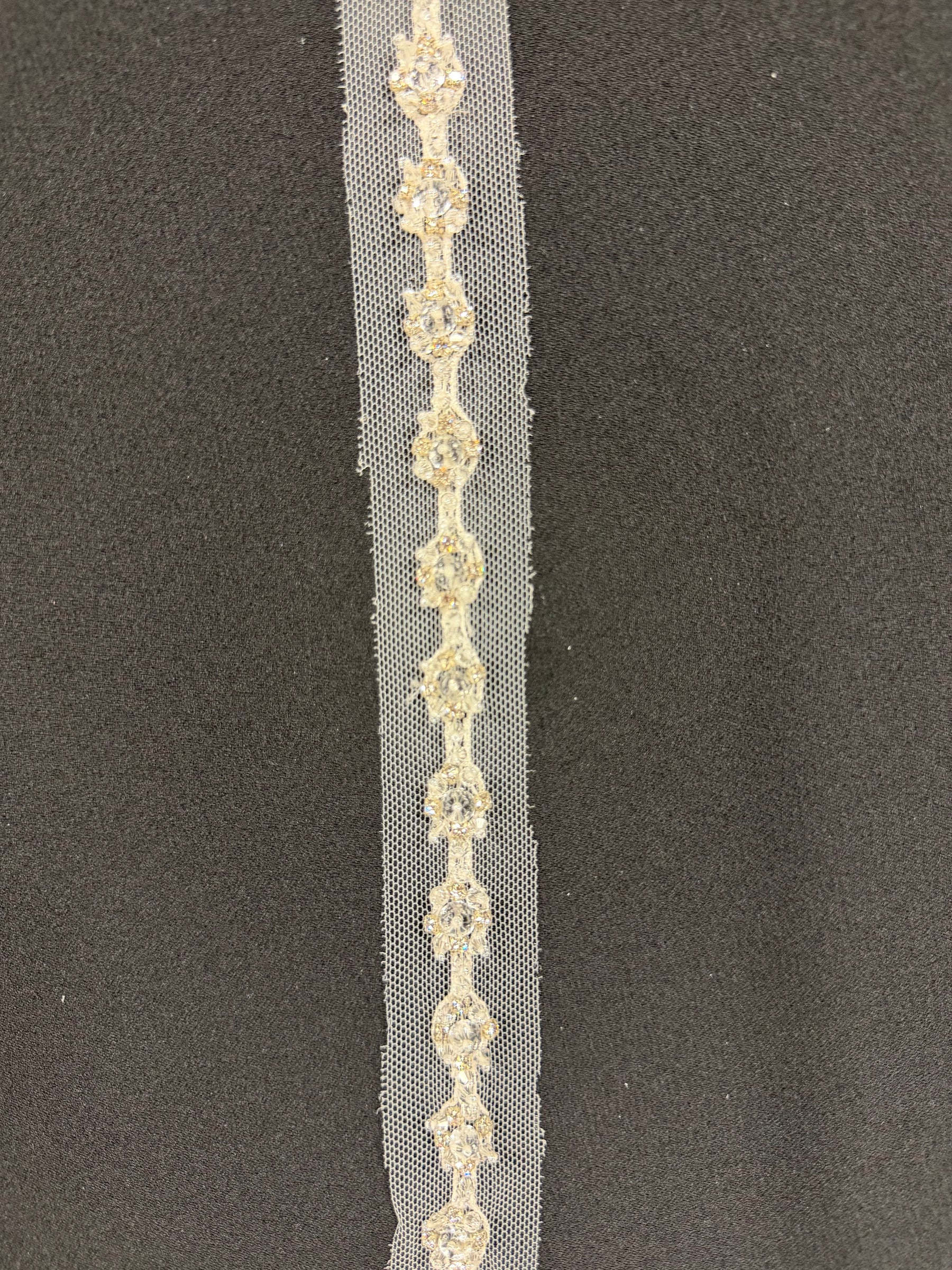 Elfenbeinfarbene Kristallperlen-Borte - T193