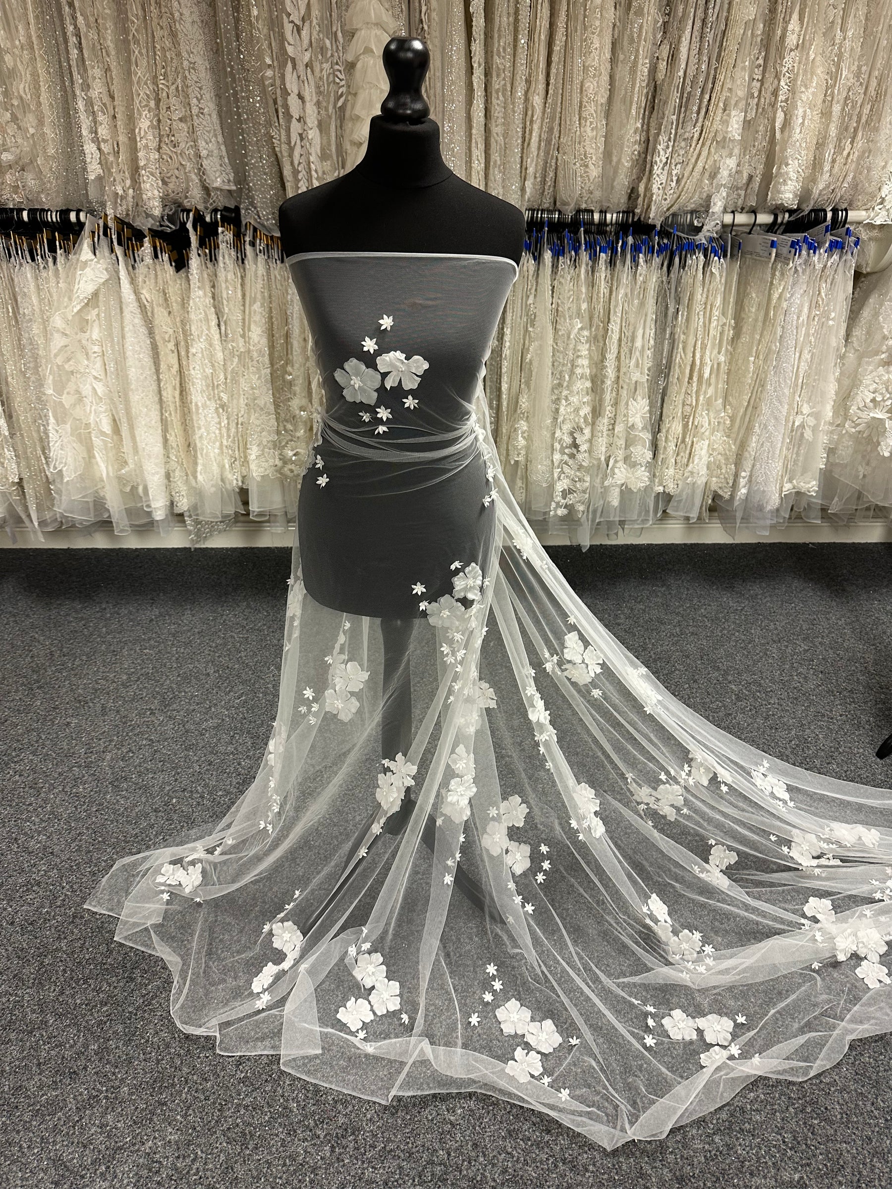 Elfenbeinfarbene 3D-Blumenspitze – Yoga