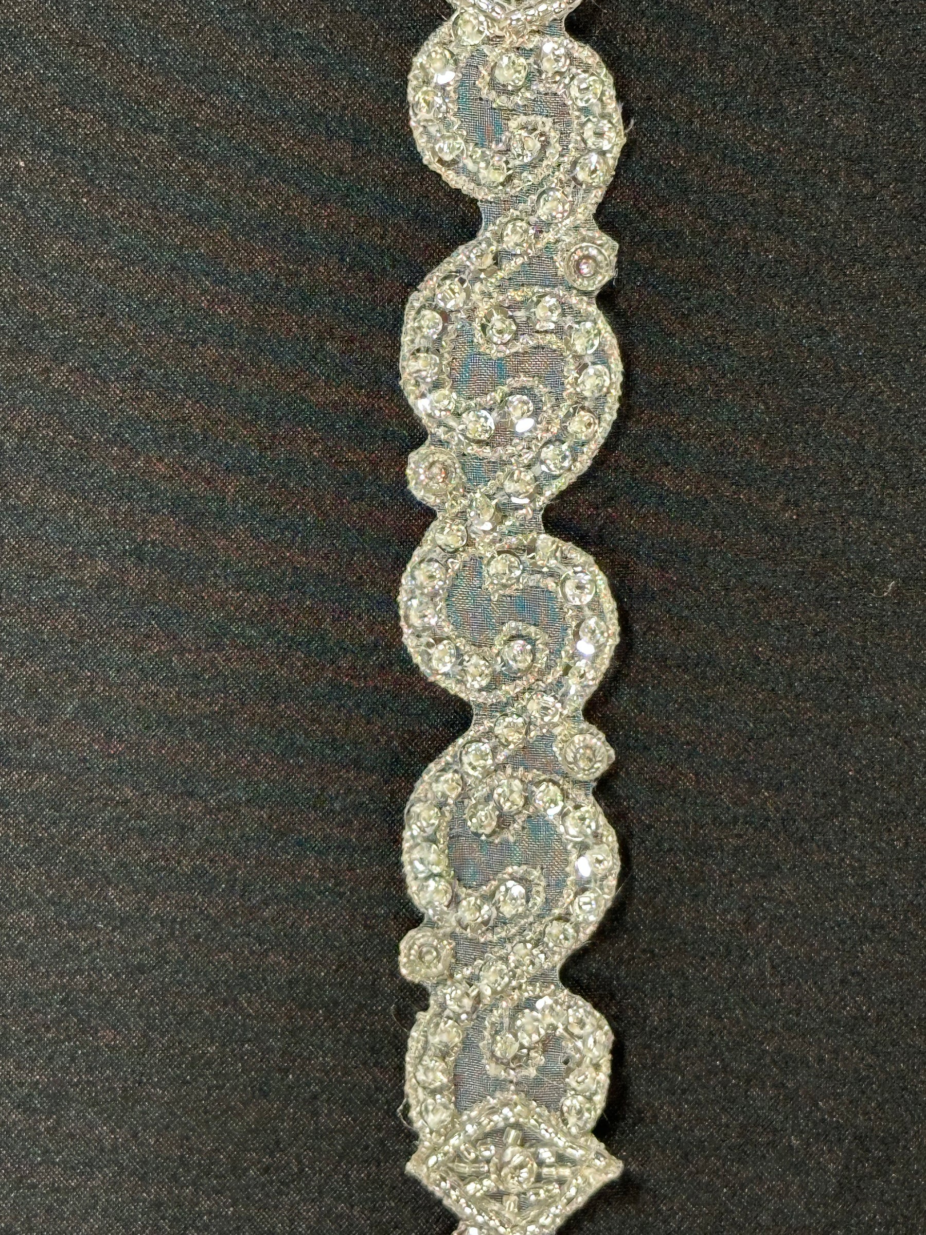 Elfenbeinfarbener Kristallbesatz – T 407 (CF)