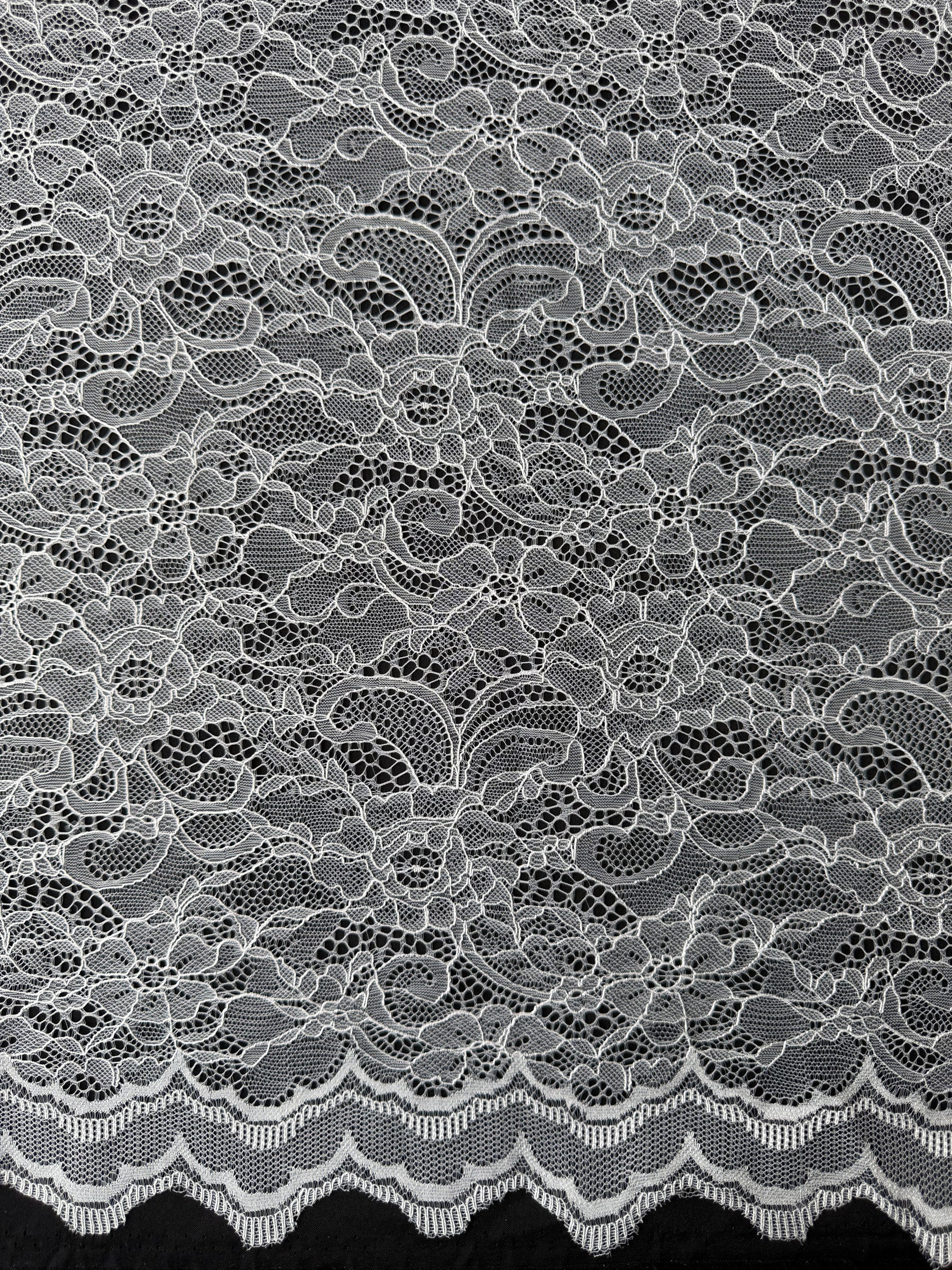Pale Ivory Raschel Lace - P412