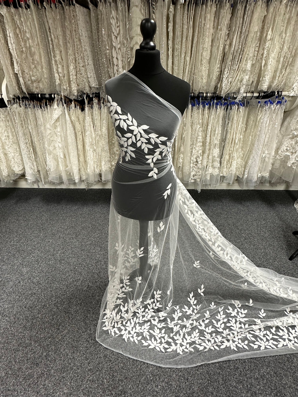 Elfenbeinfarbene bestickte Spitze - Ferris