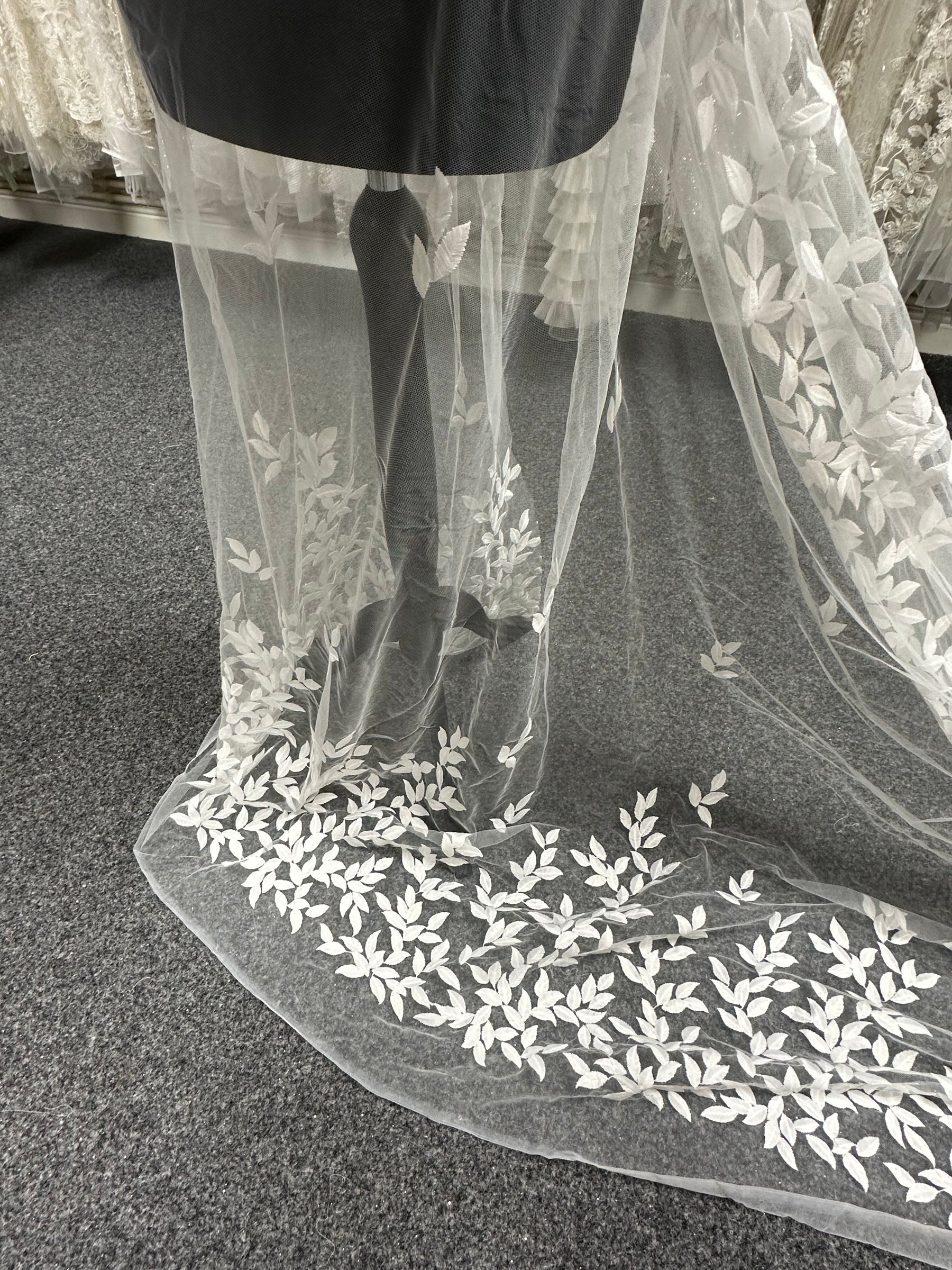 Elfenbeinfarbene bestickte Spitze - Ferris