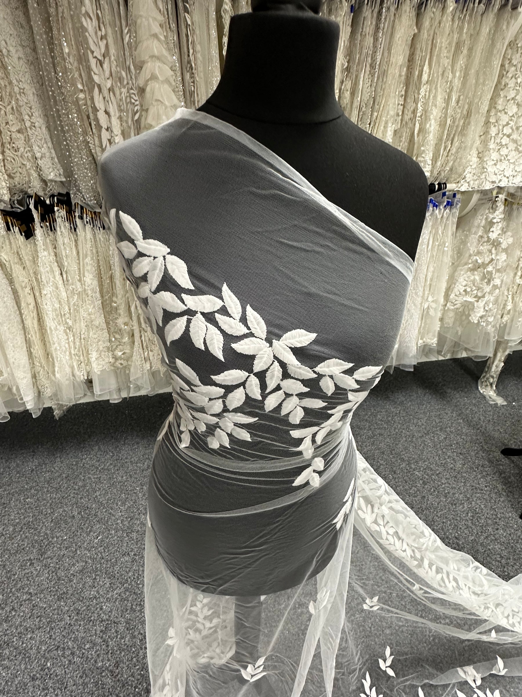 Elfenbeinfarbene bestickte Spitze - Ferris