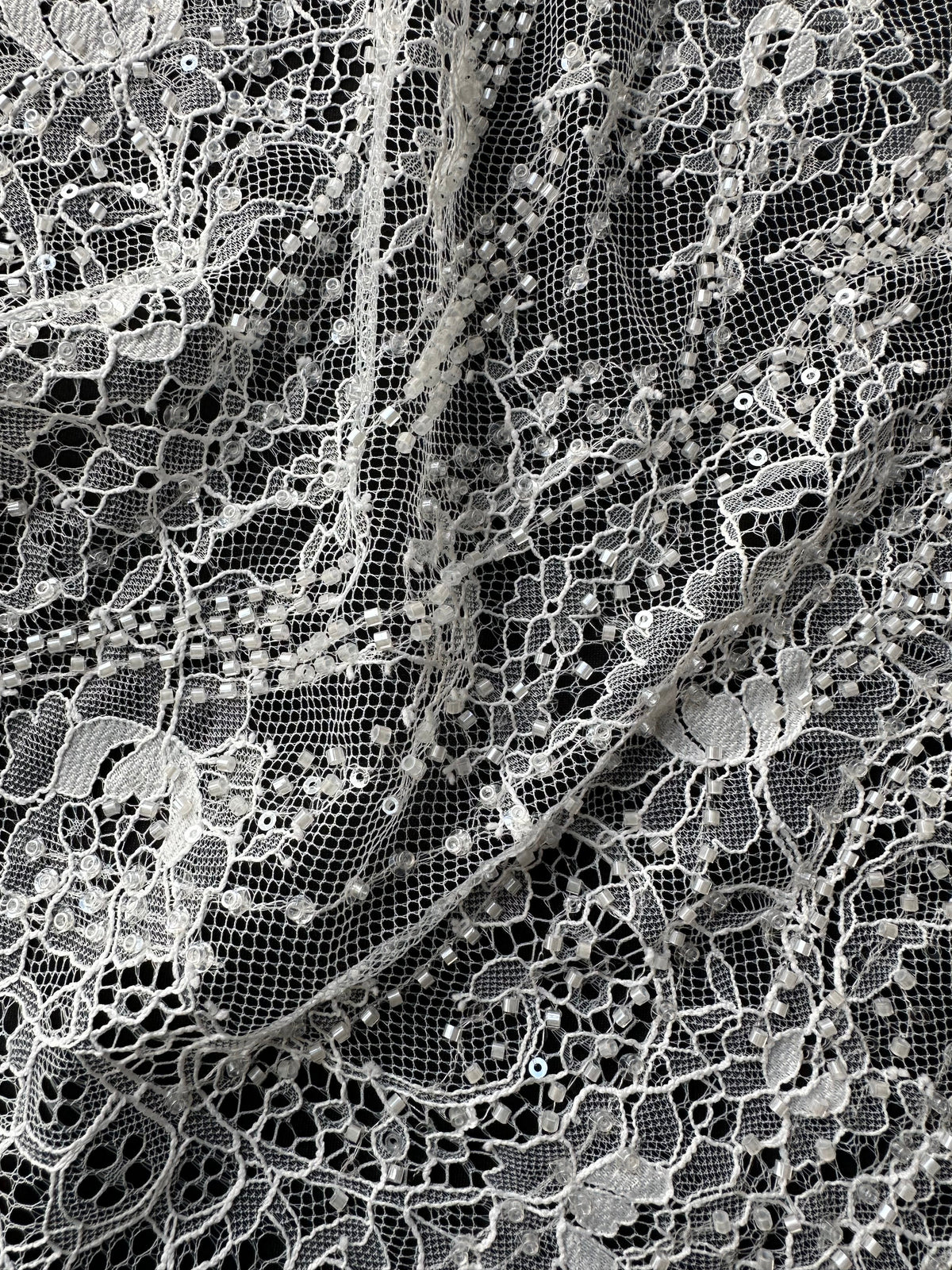 Elfenbeinfarbene Kordel- und Paillettenspitze - Cappie