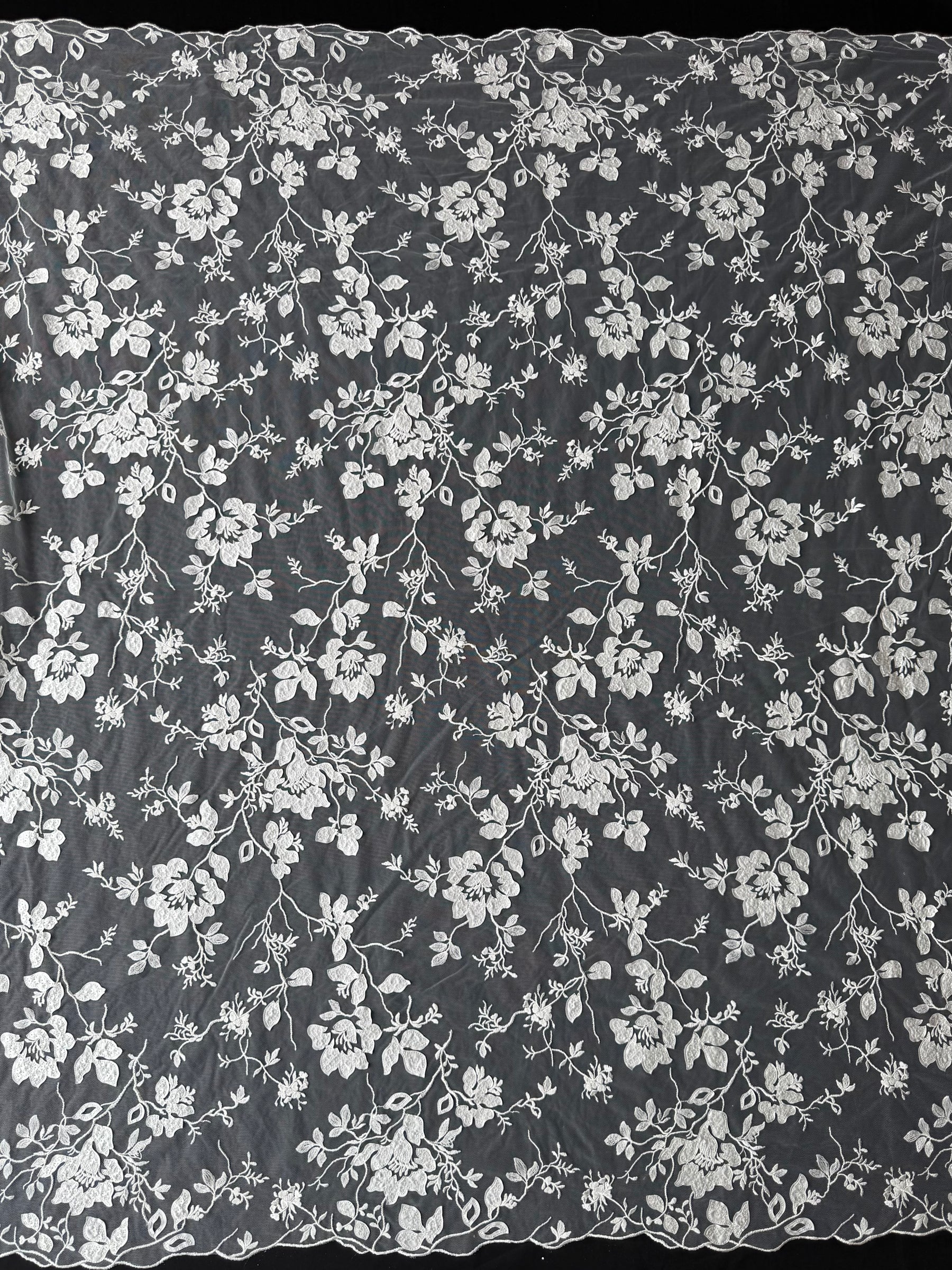 Elfenbeinfarbene Pailletten-Blumenspitze - EB3019