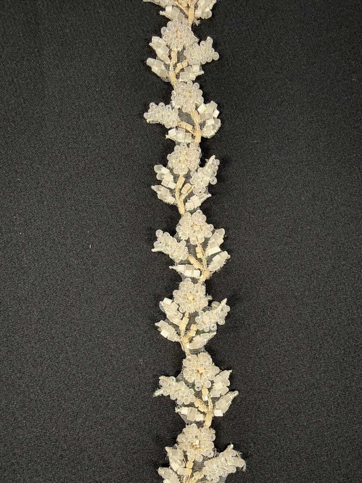 Elfenbein-/Champagnerfarbene Perlenkante – T6