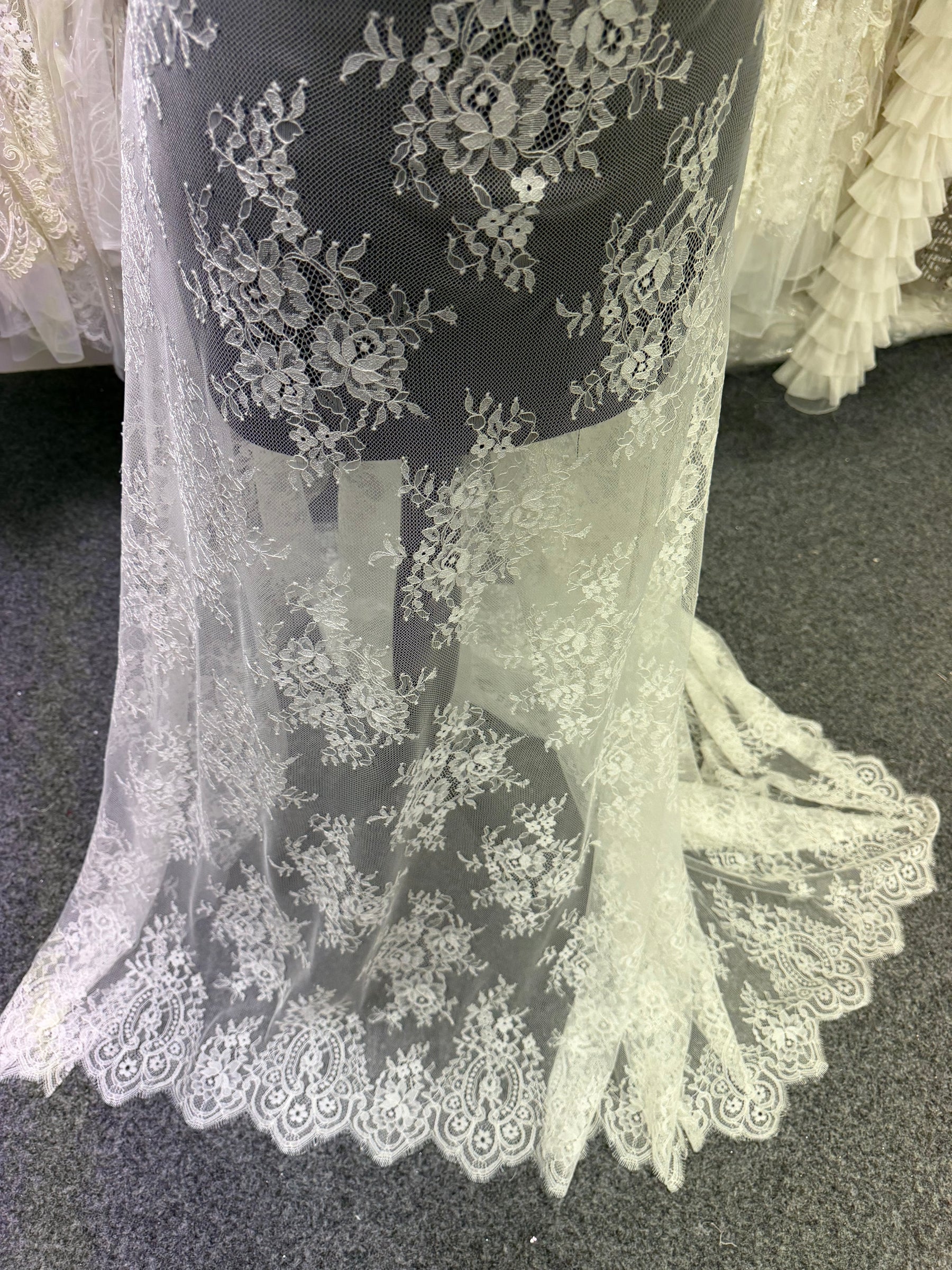 Ivory Raschel Lace - P393