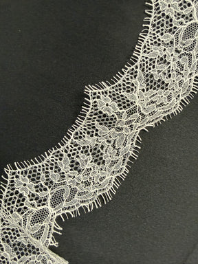 Ivory Chantilly Lace Trim - T439