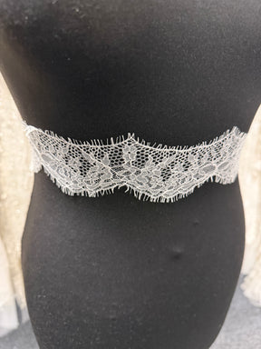 Ivory Chantilly Lace Trim - T439
