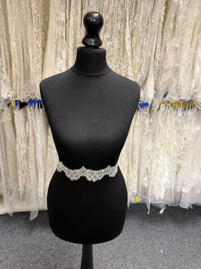 Ivory Chantilly Lace Trim - T360