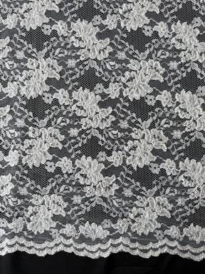 Dunkle elfenbeinfarbene Raschelspitze mit Perlen – P395