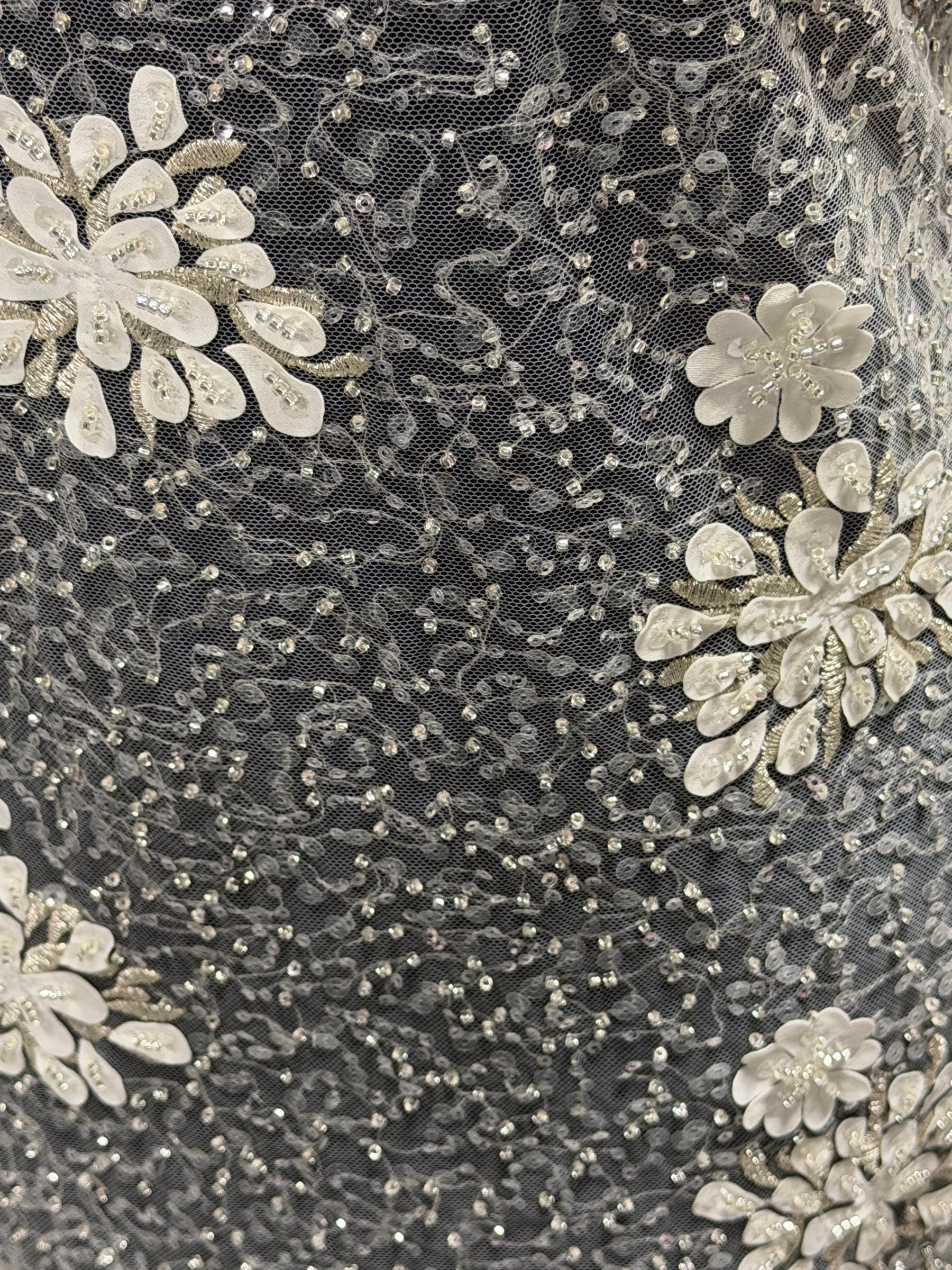 Elfenbein bestickter Perltüll - EB1074