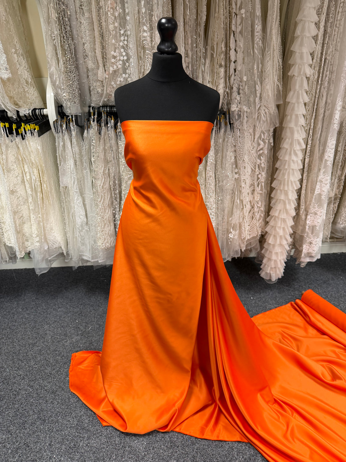 Polyester-Satin in Mandarine – Majestic