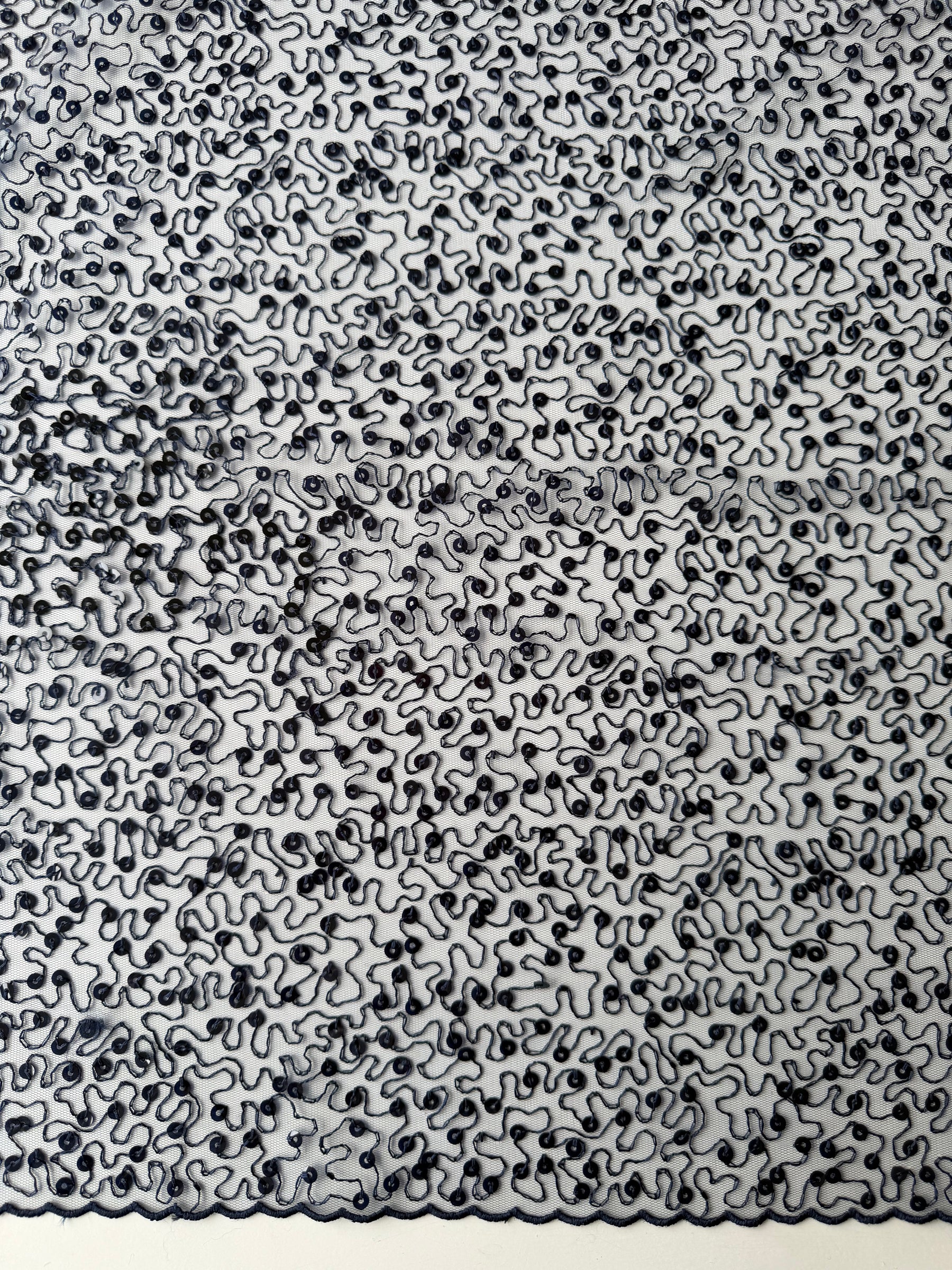 Marineblauer, bestickter Paillettentüll – EB3001