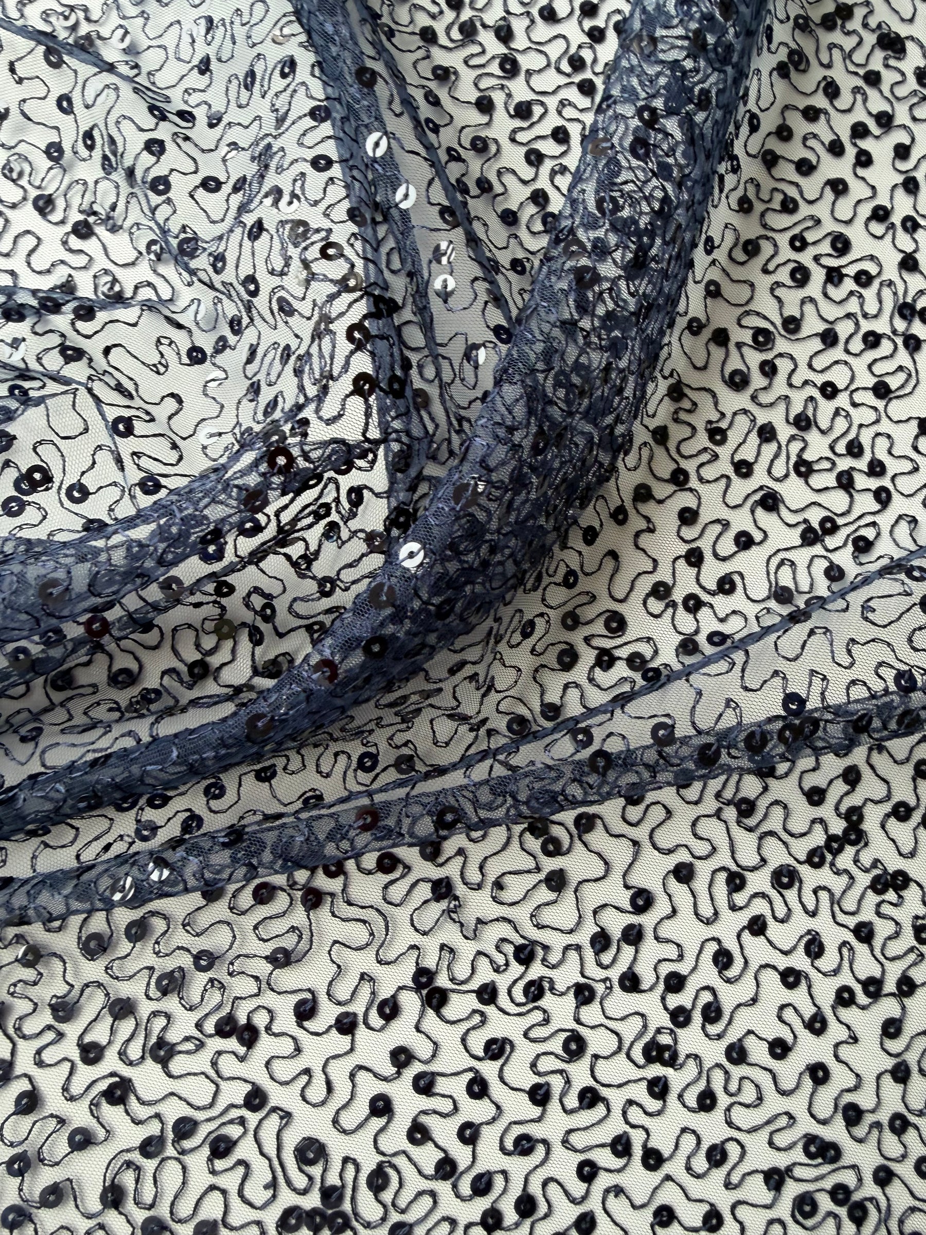 Marineblauer, bestickter Paillettentüll – EB3001