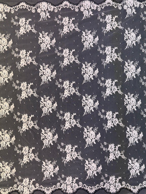 Ivory Chantilly Lace - P292