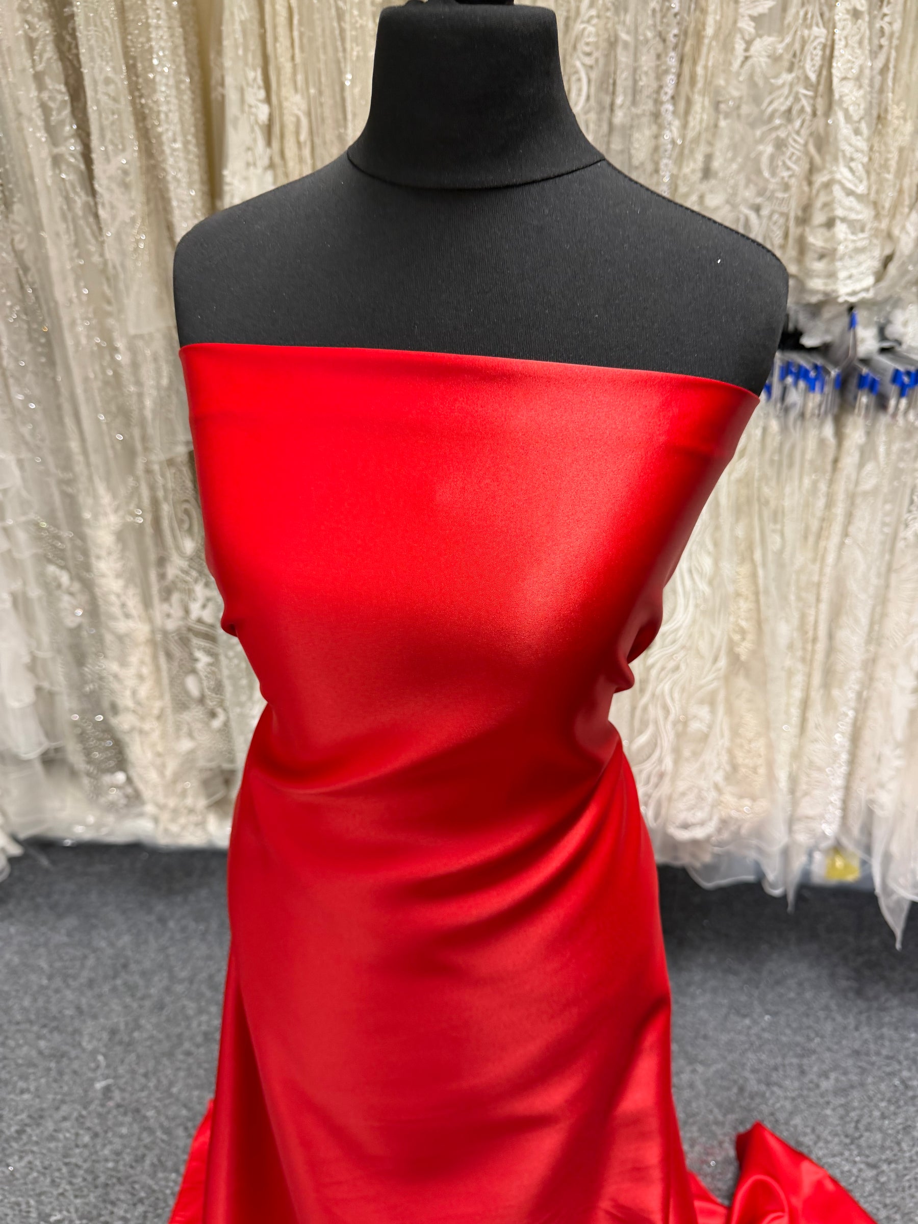 Roter, leichter Duchess-Satin aus Polyester - P44