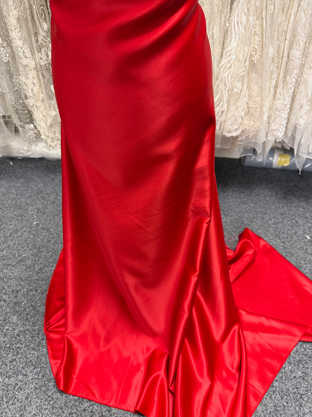 Roter, leichter Duchess-Satin aus Polyester - P44