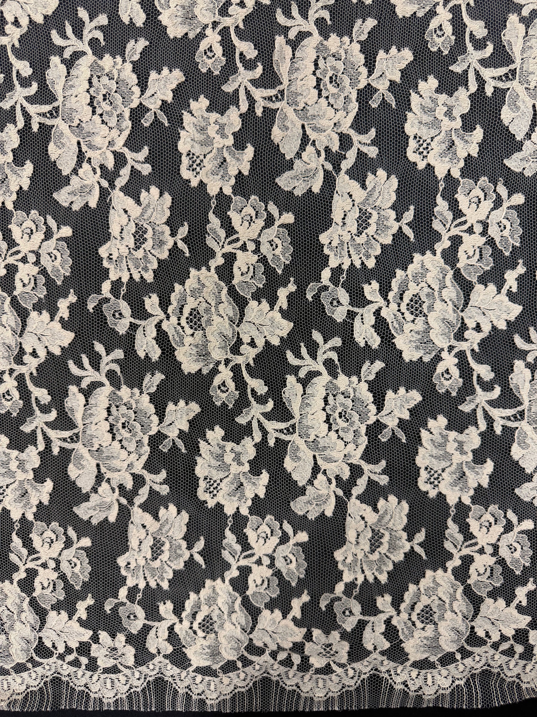 Gold Chantilly Lace - P288