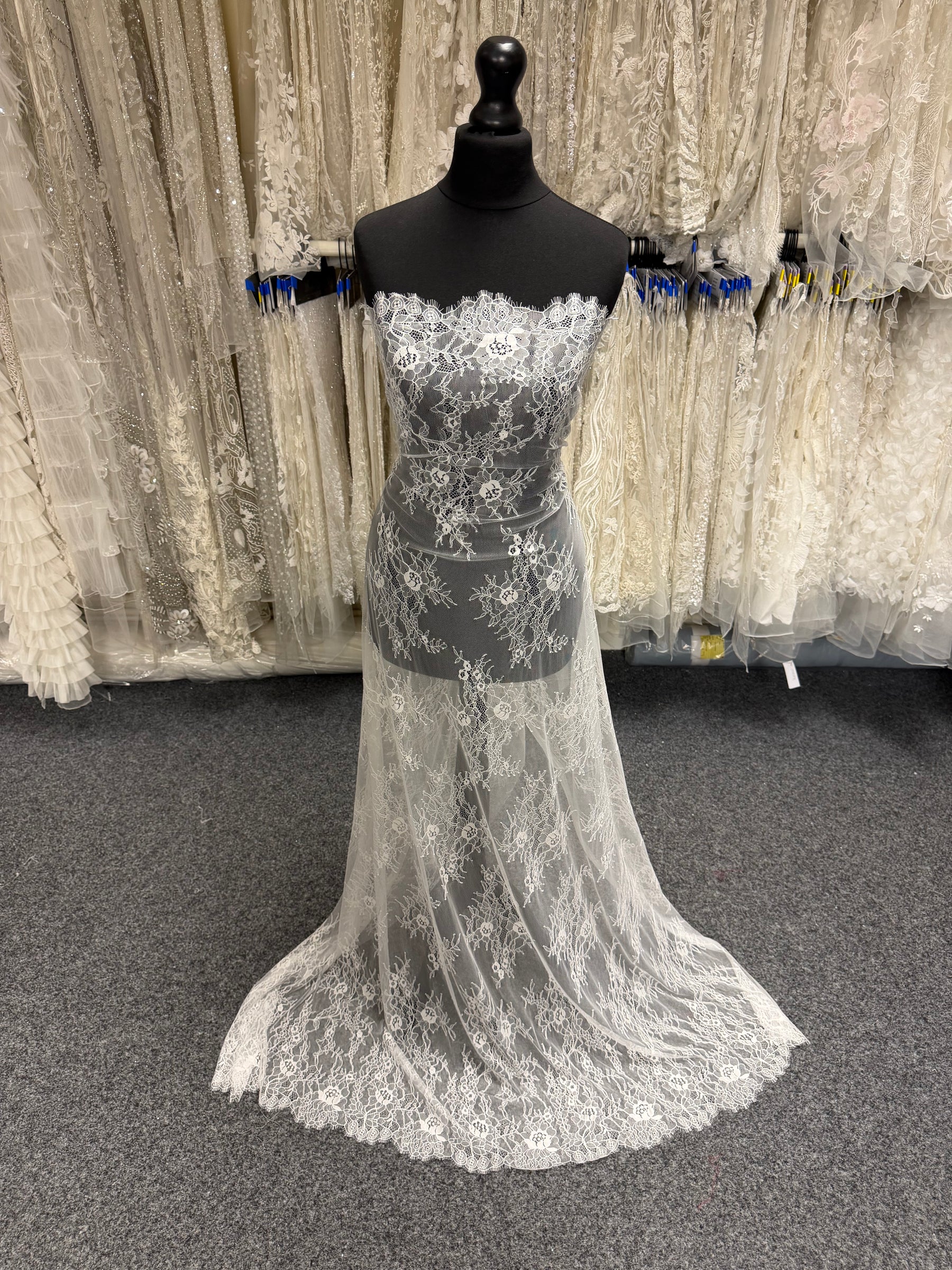 Ivory Leavers Lace - P873
