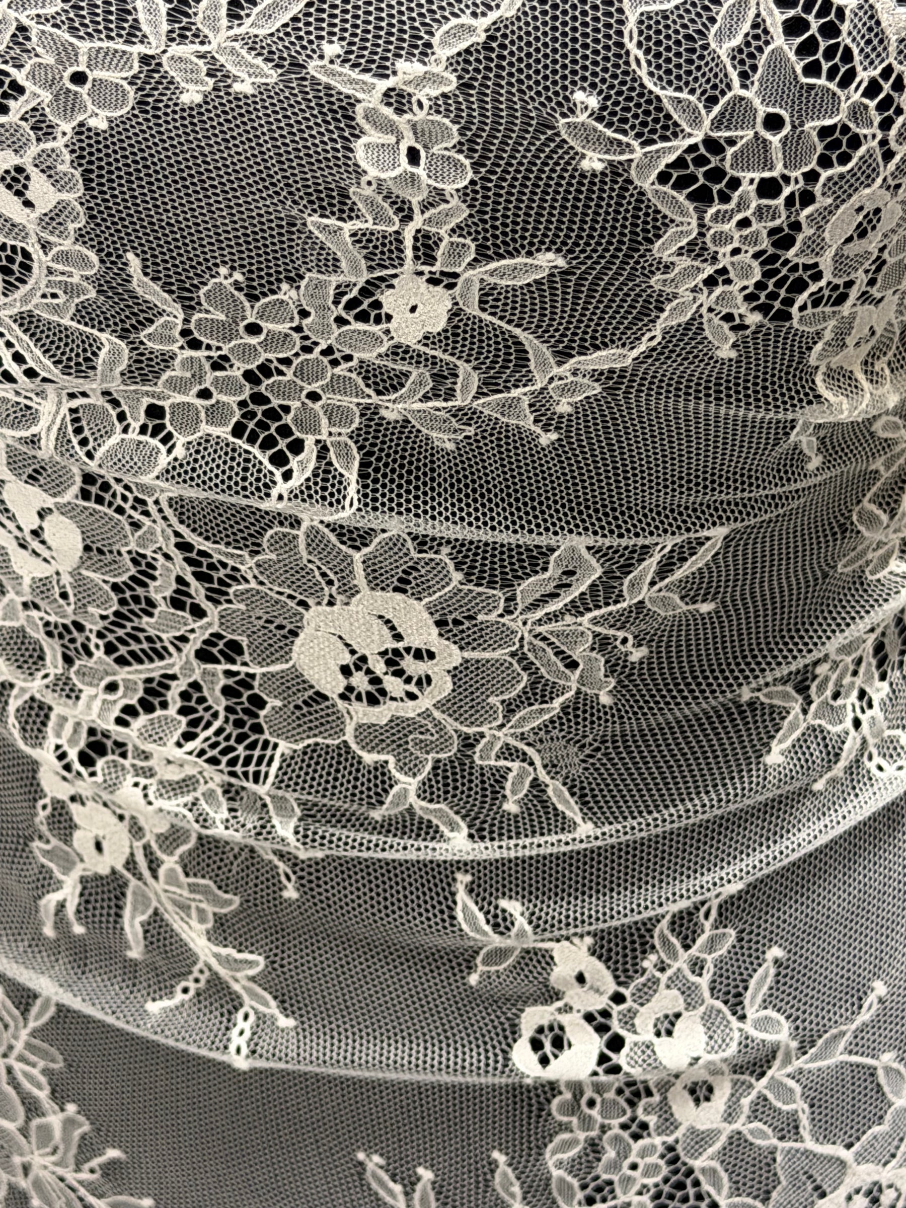 Ivory Leavers Lace - P873