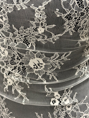 Ivory Leavers Lace - P873