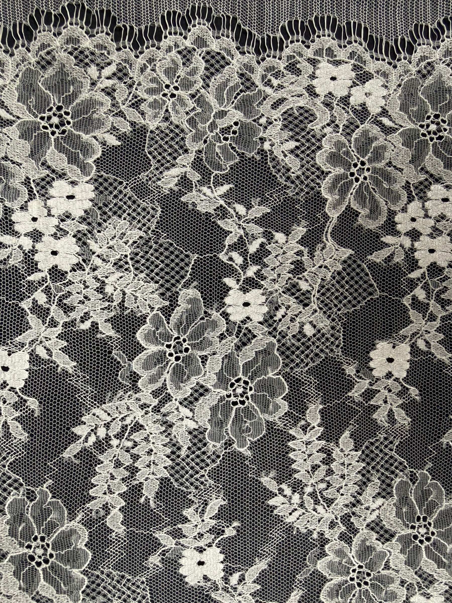 Ivory Leavers Lace - P736