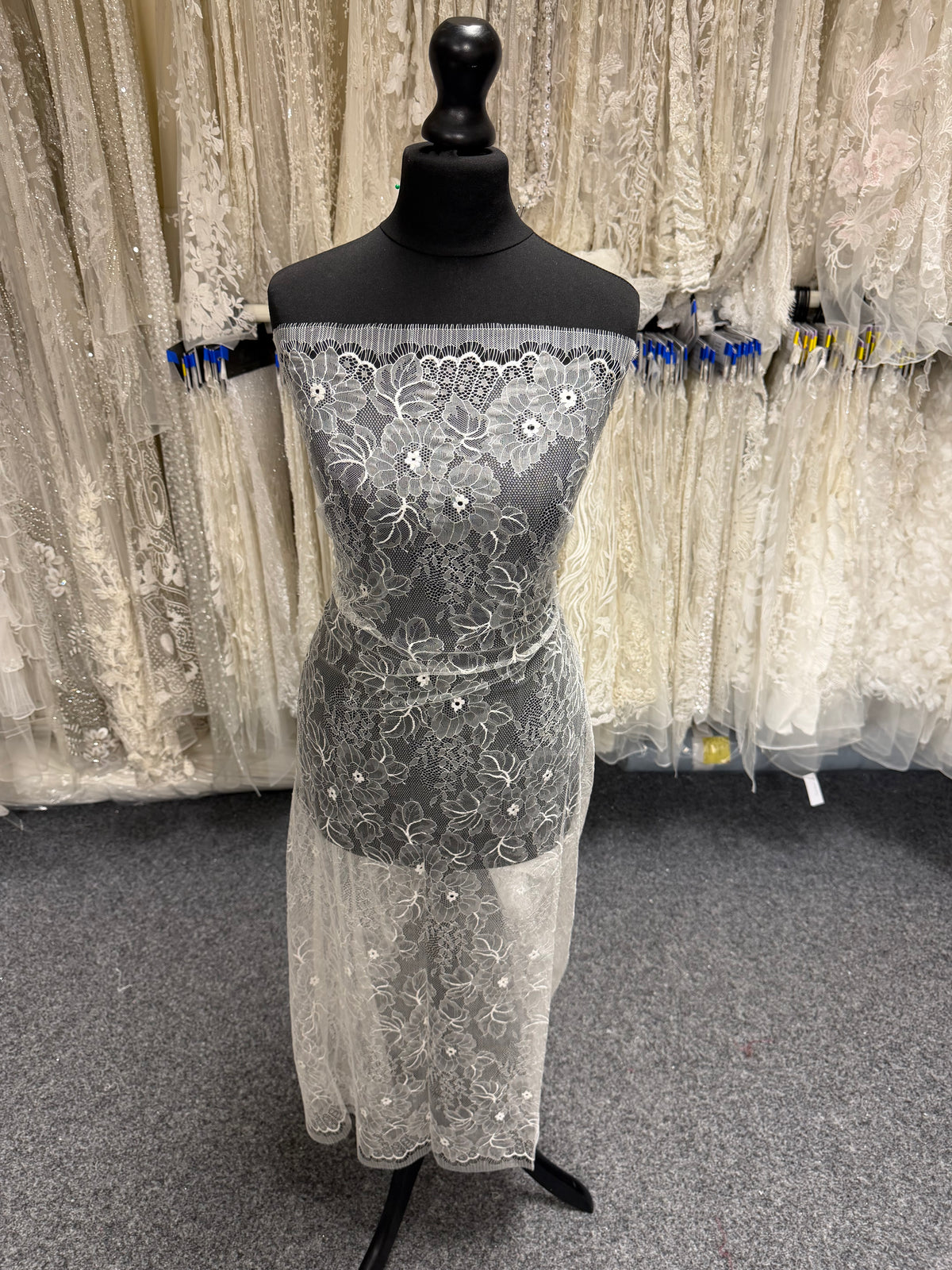 Ivory Leavers Lace - P730