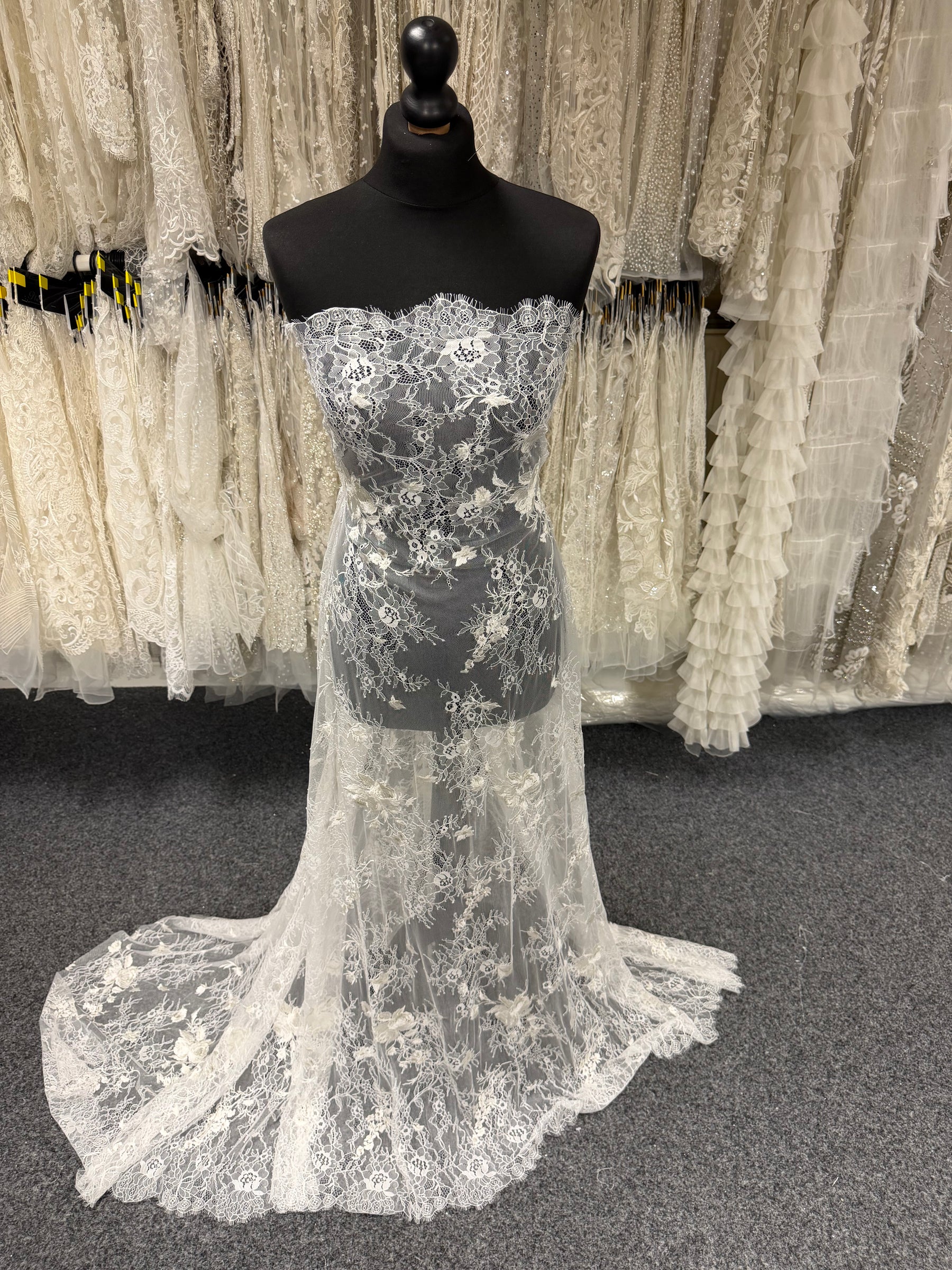 Ivory Embroidered Chantilly Lace - P872