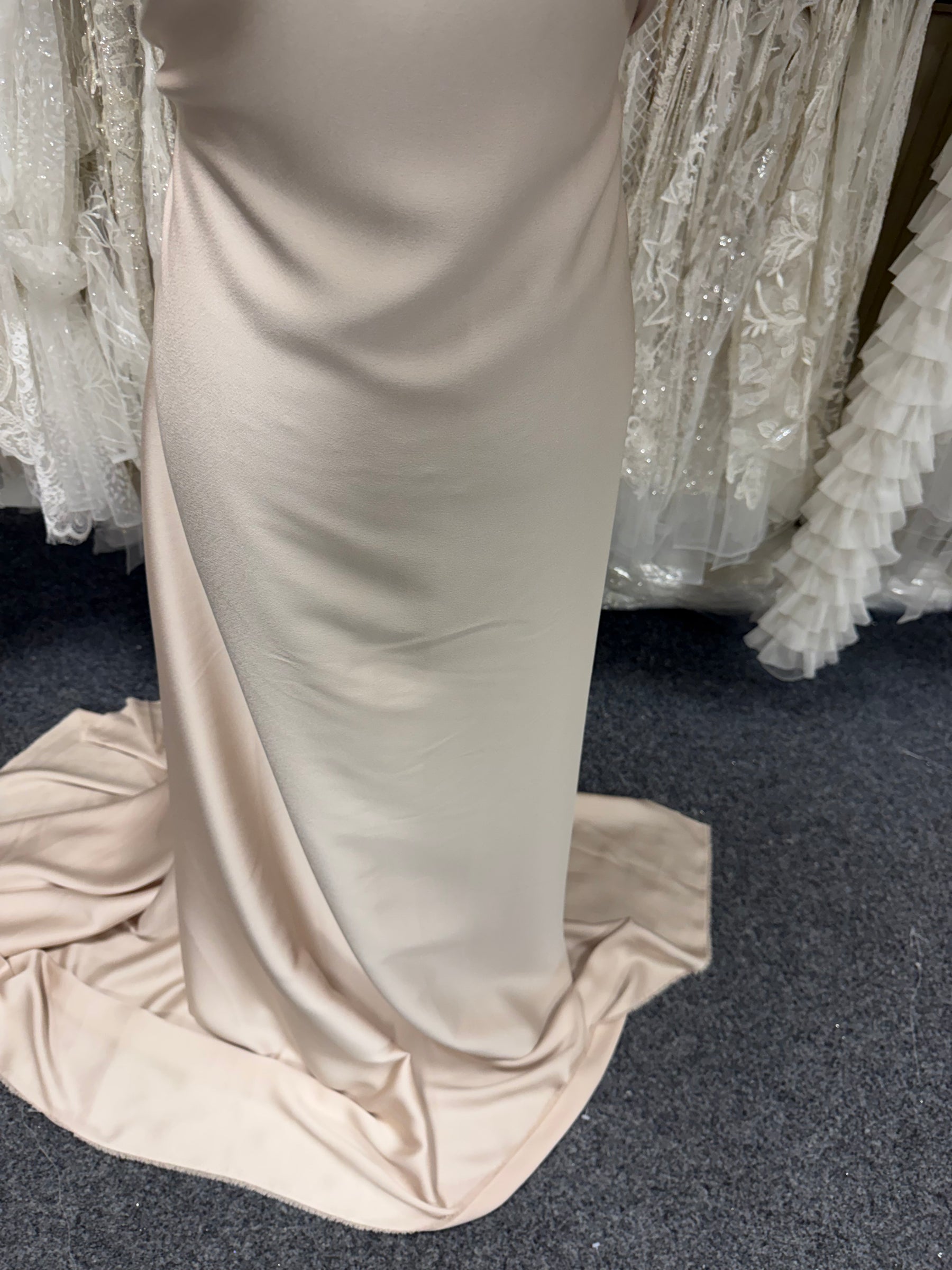 Champagnerfarbener Polyester-Krepp mit Satinrückseite – Nostalgic