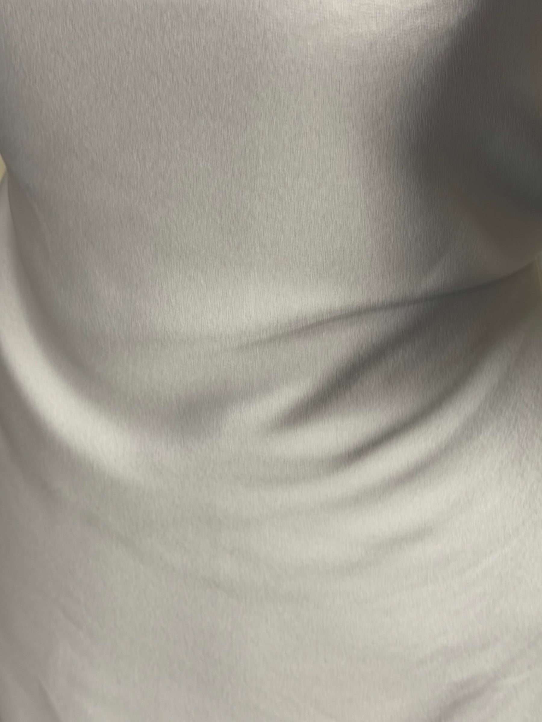 Silberner Polyester-Krepp mit Satinrückseite – Nostalgic
