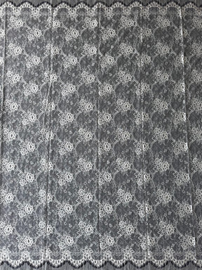 Ivory Chantilly Lace - P726