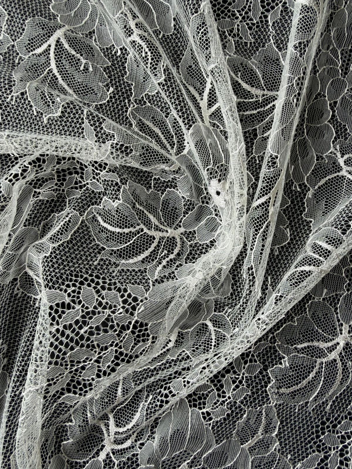 Ivory Leavers Lace - P730