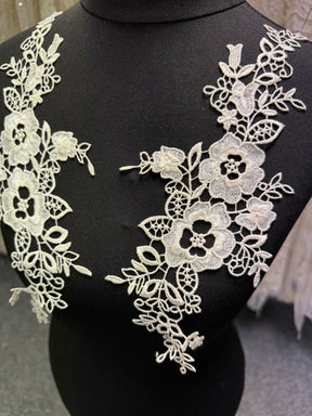 Ivory Guipure Lace Appliques - T404