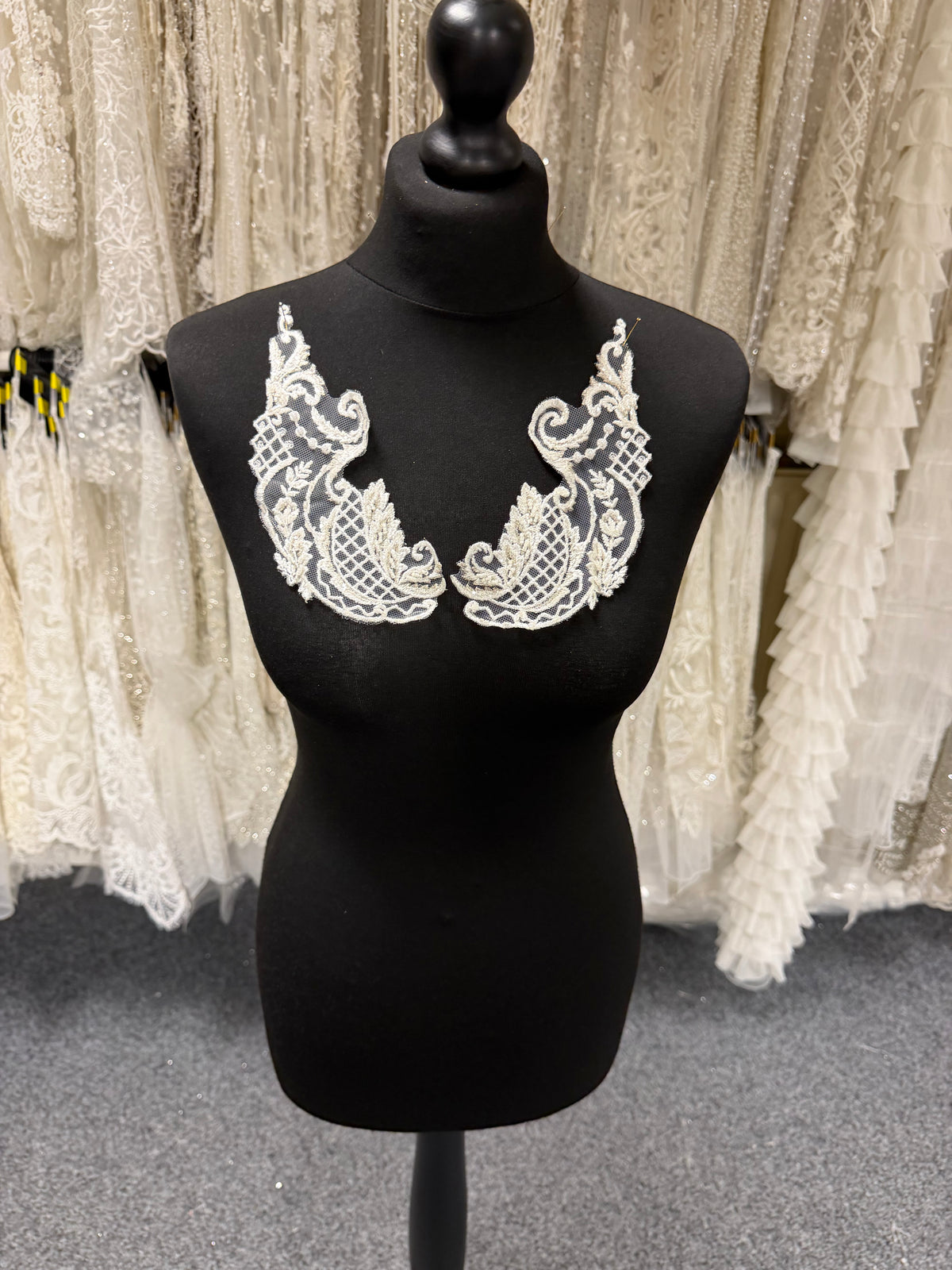 Ivory Beaded Lace Appliques - T550