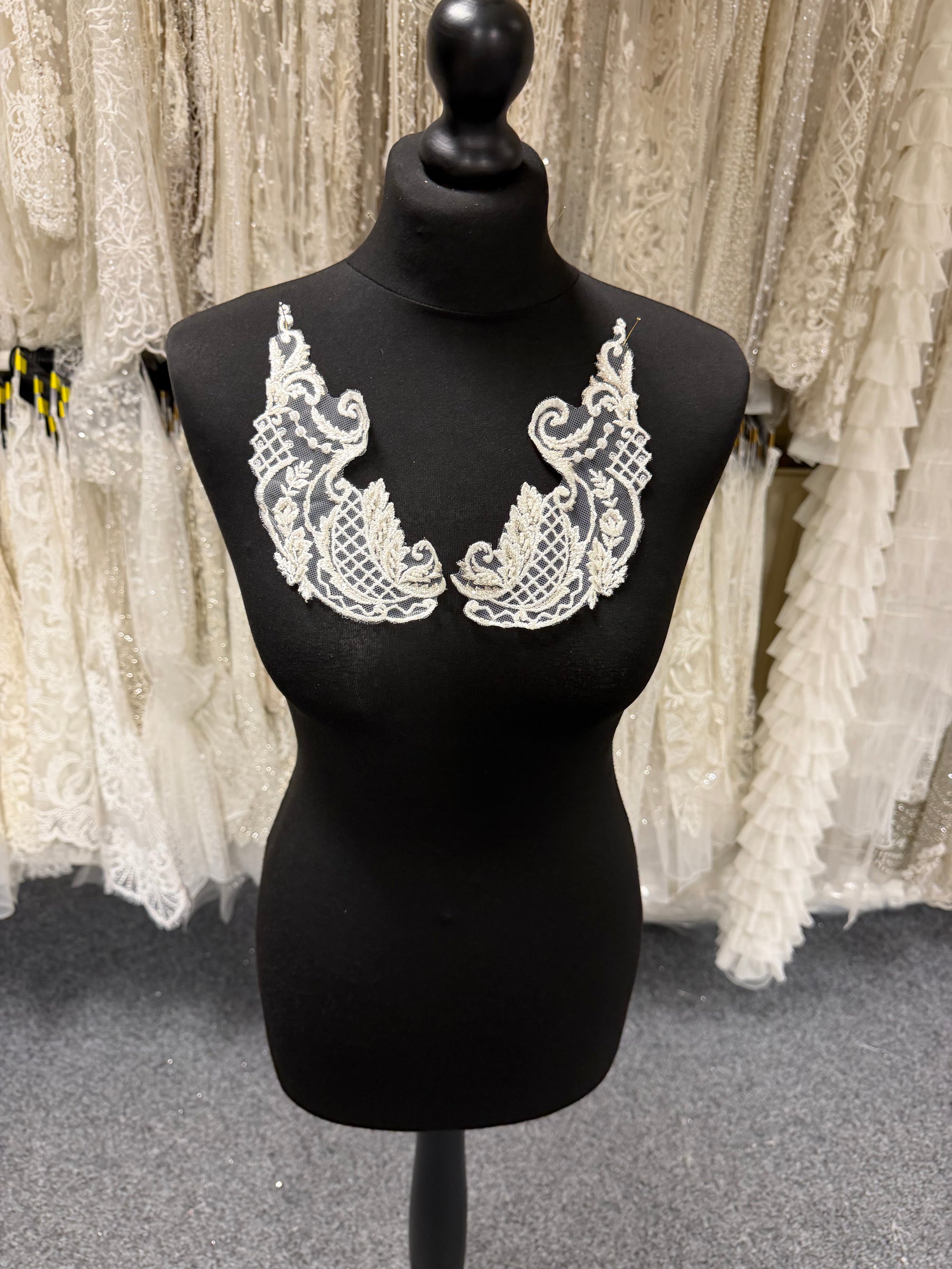 Ivory Beaded Lace Appliques - T550