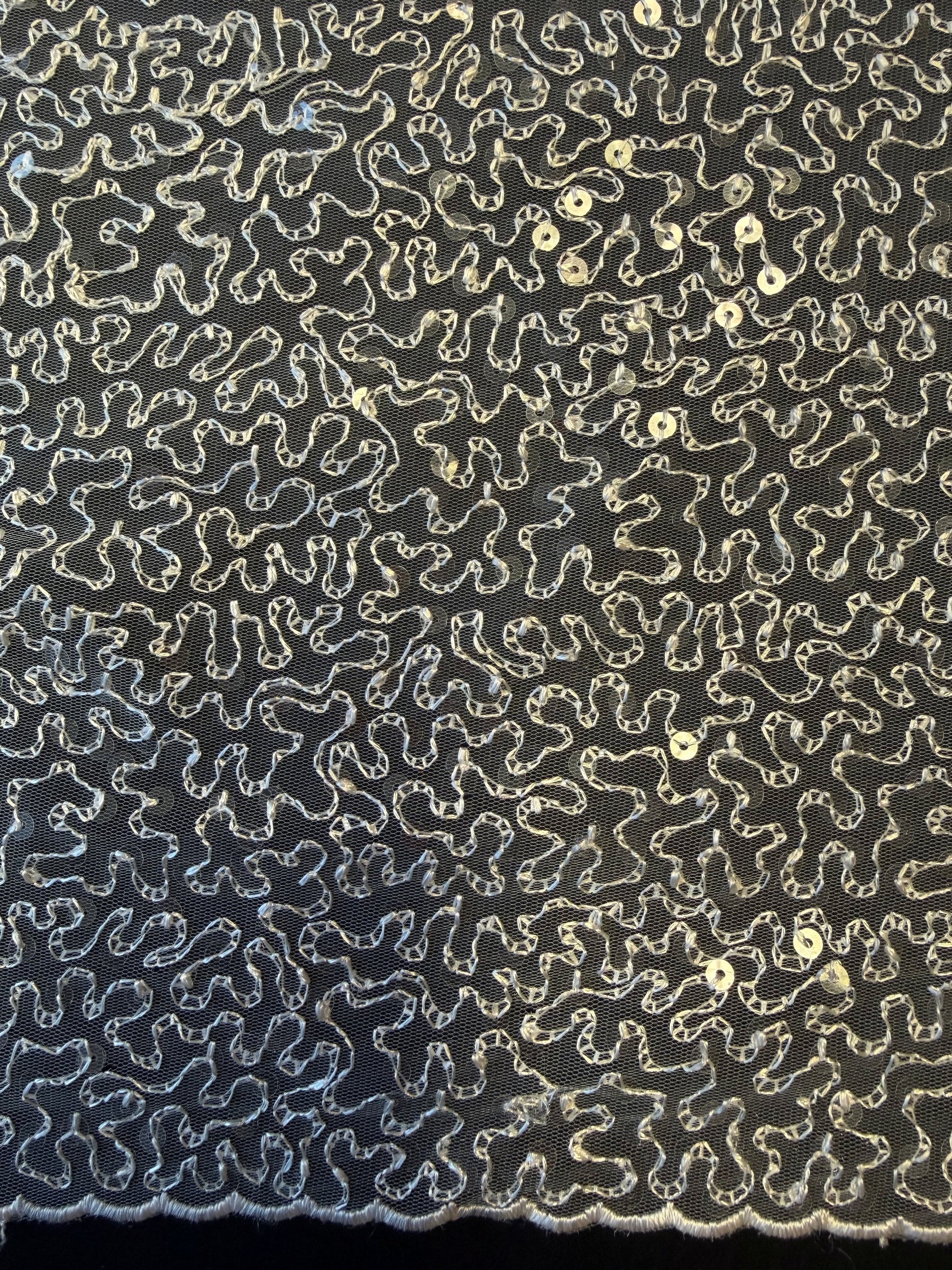 Elfenbeinfarbener, bestickter Paillettentüll – EB3001