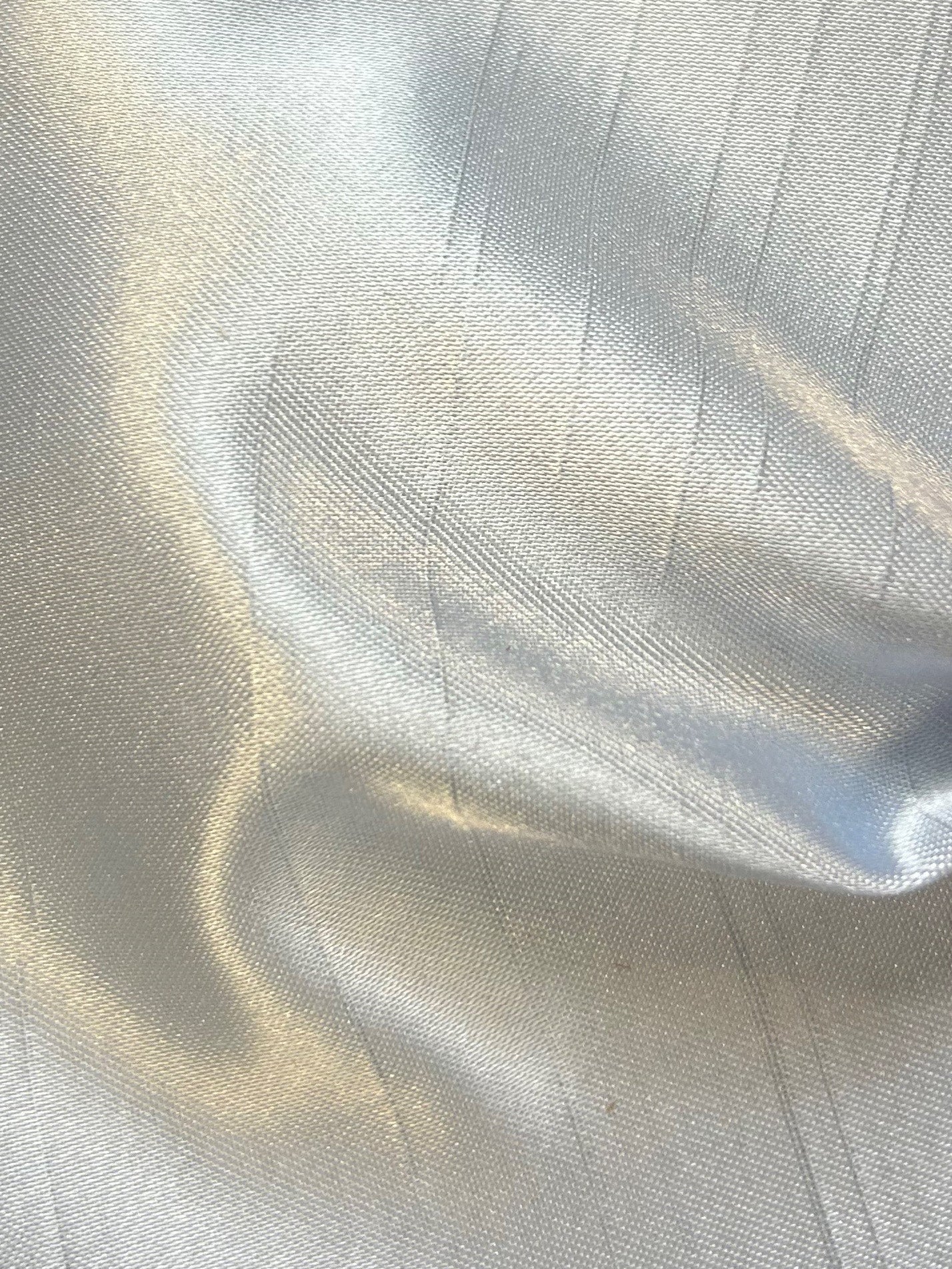 Eisblaues Dupion mit Polyester-Satin-Rückseite – Klarheit