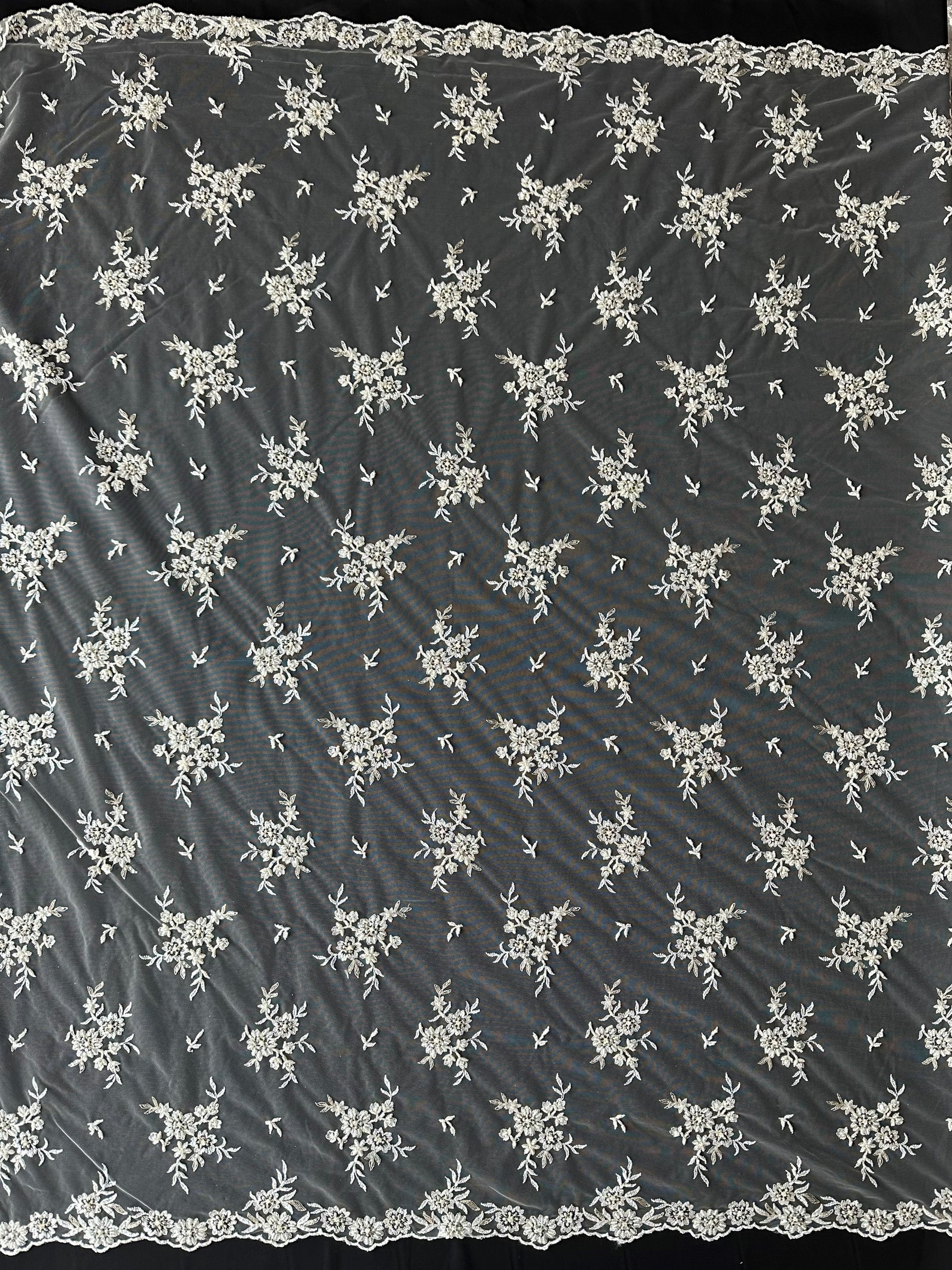 Elfenbeinfarbene Perlenspitze - Riese