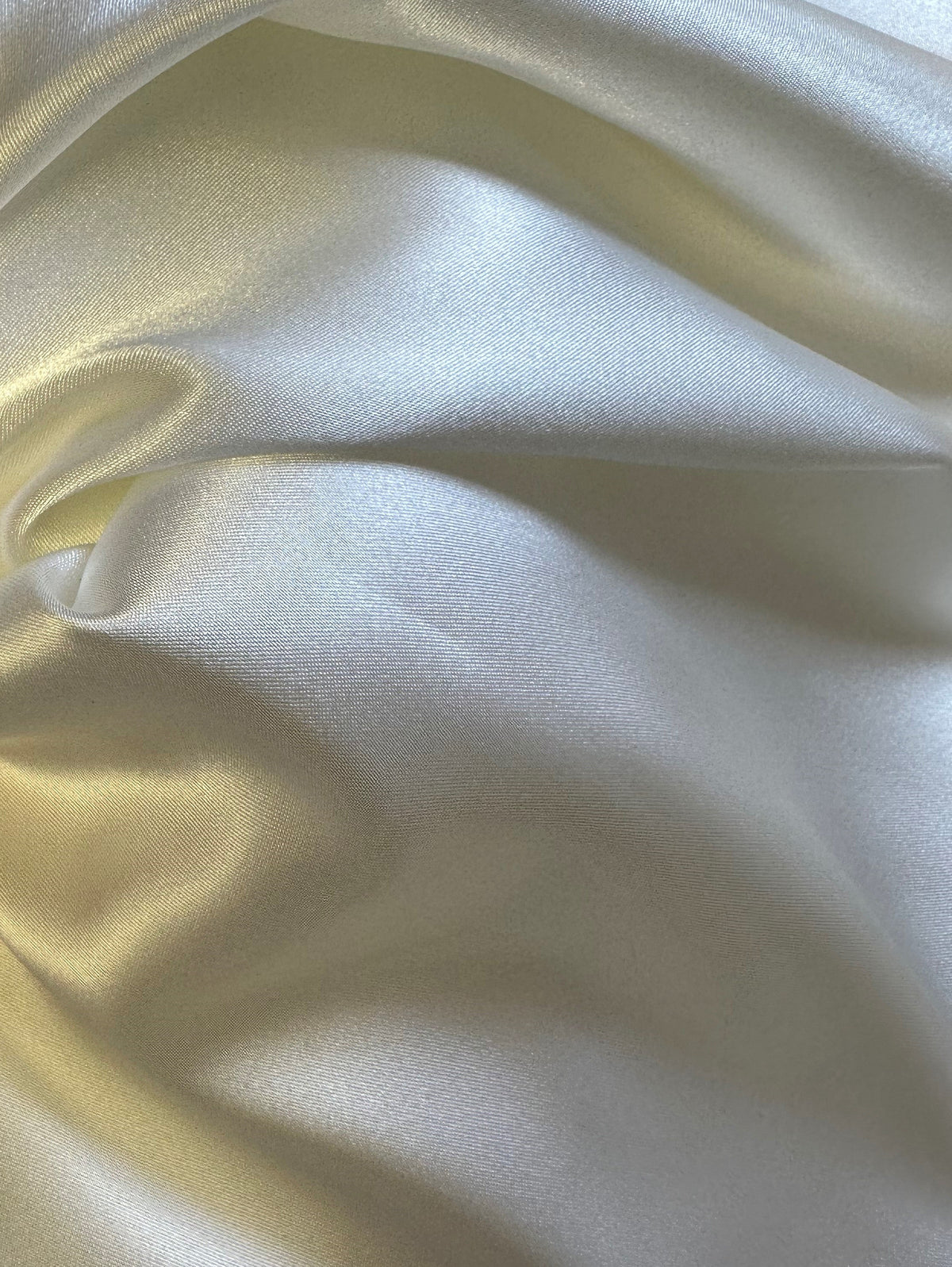 Elfenbeinfarbener Polyester-Satin - Sacred