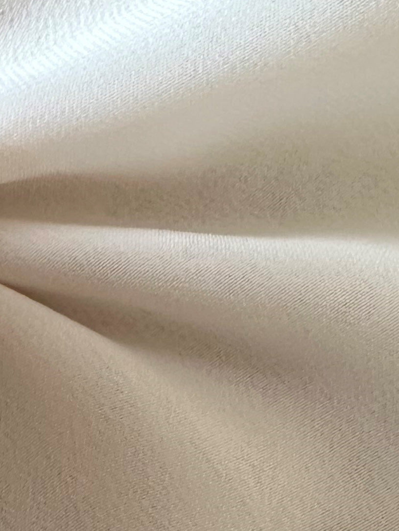 Elfenbeinfarbener Polyester-Chiffon – Bulgarien