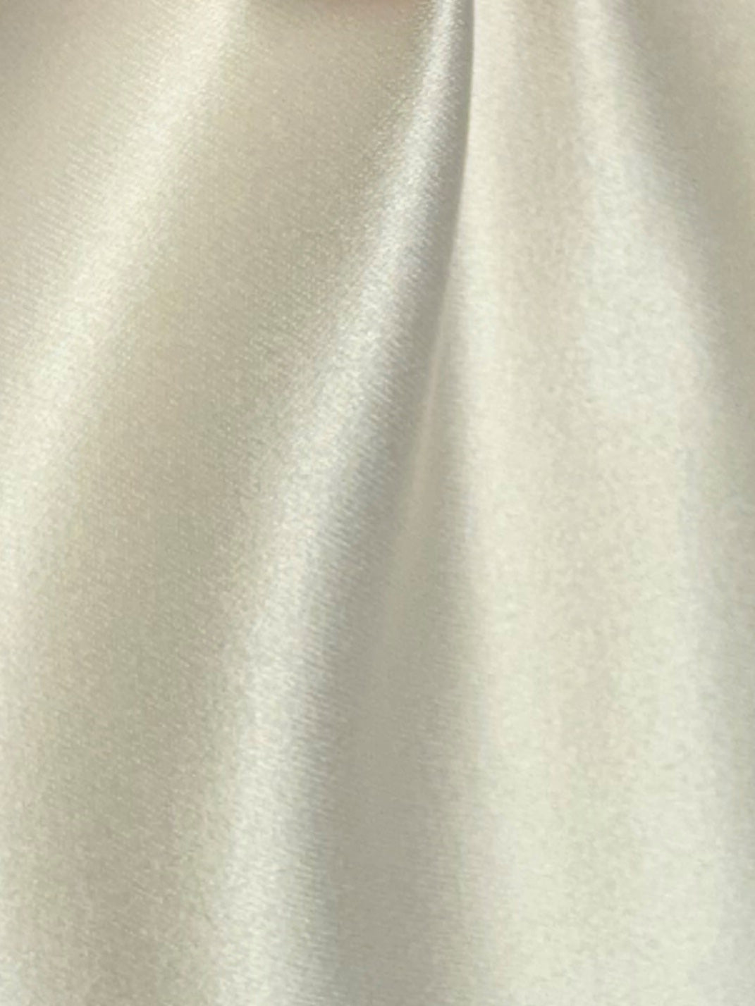 Elfenbeinfarbener Polyester-Satin – Kanada